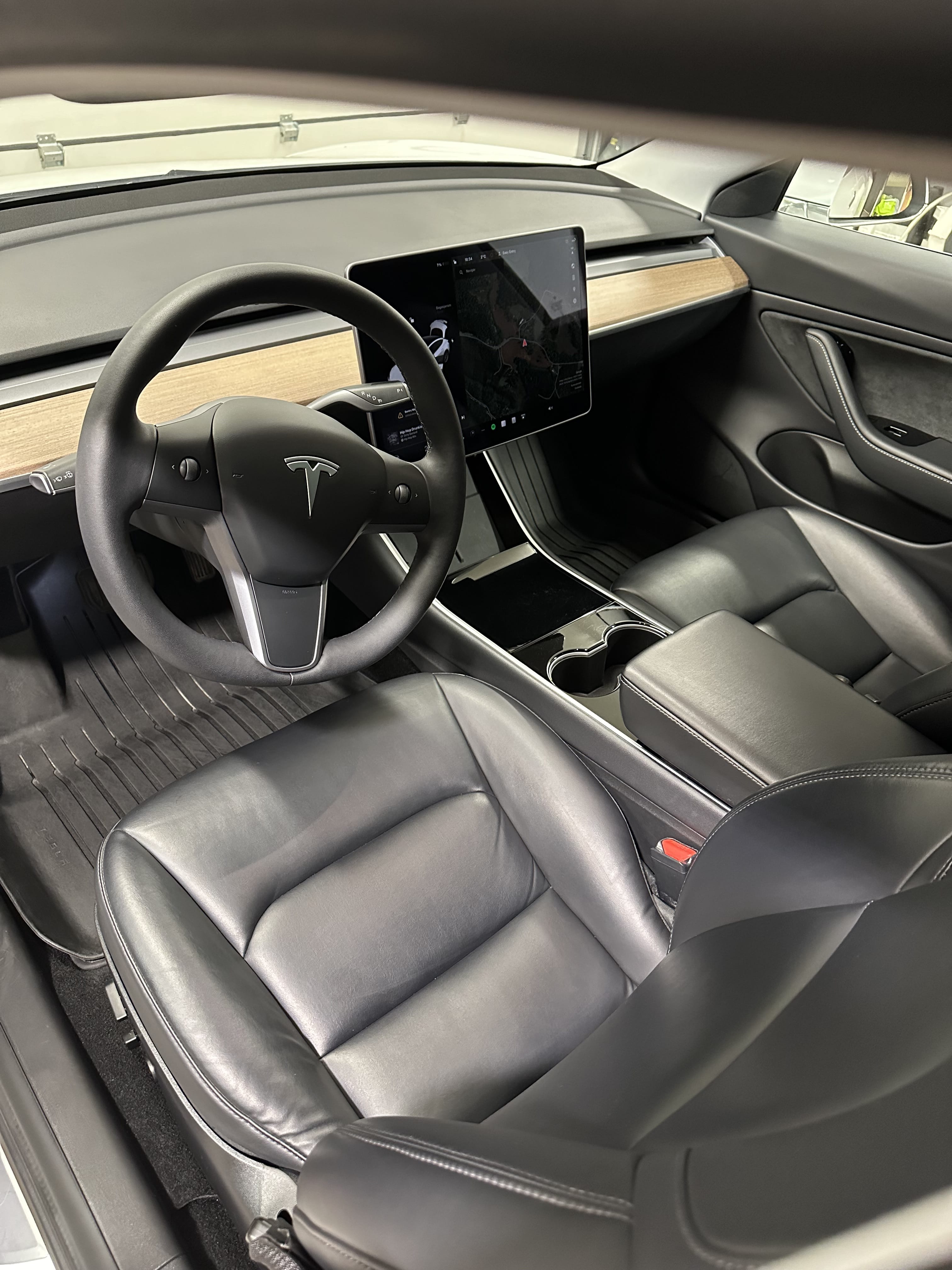 Tesla Model 3 Long Range med Cruisekontroll