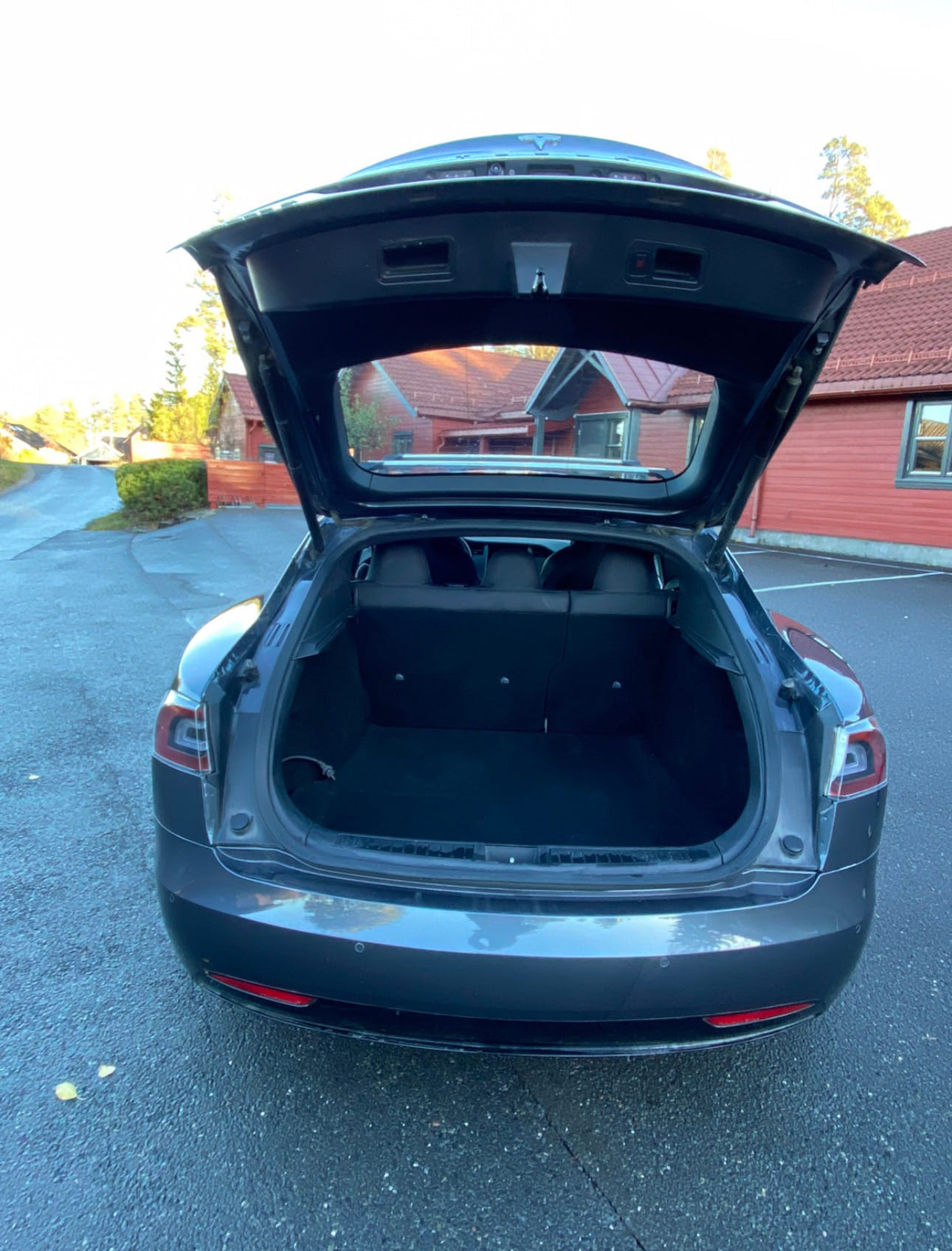 Tesla Model S 75D med GPS