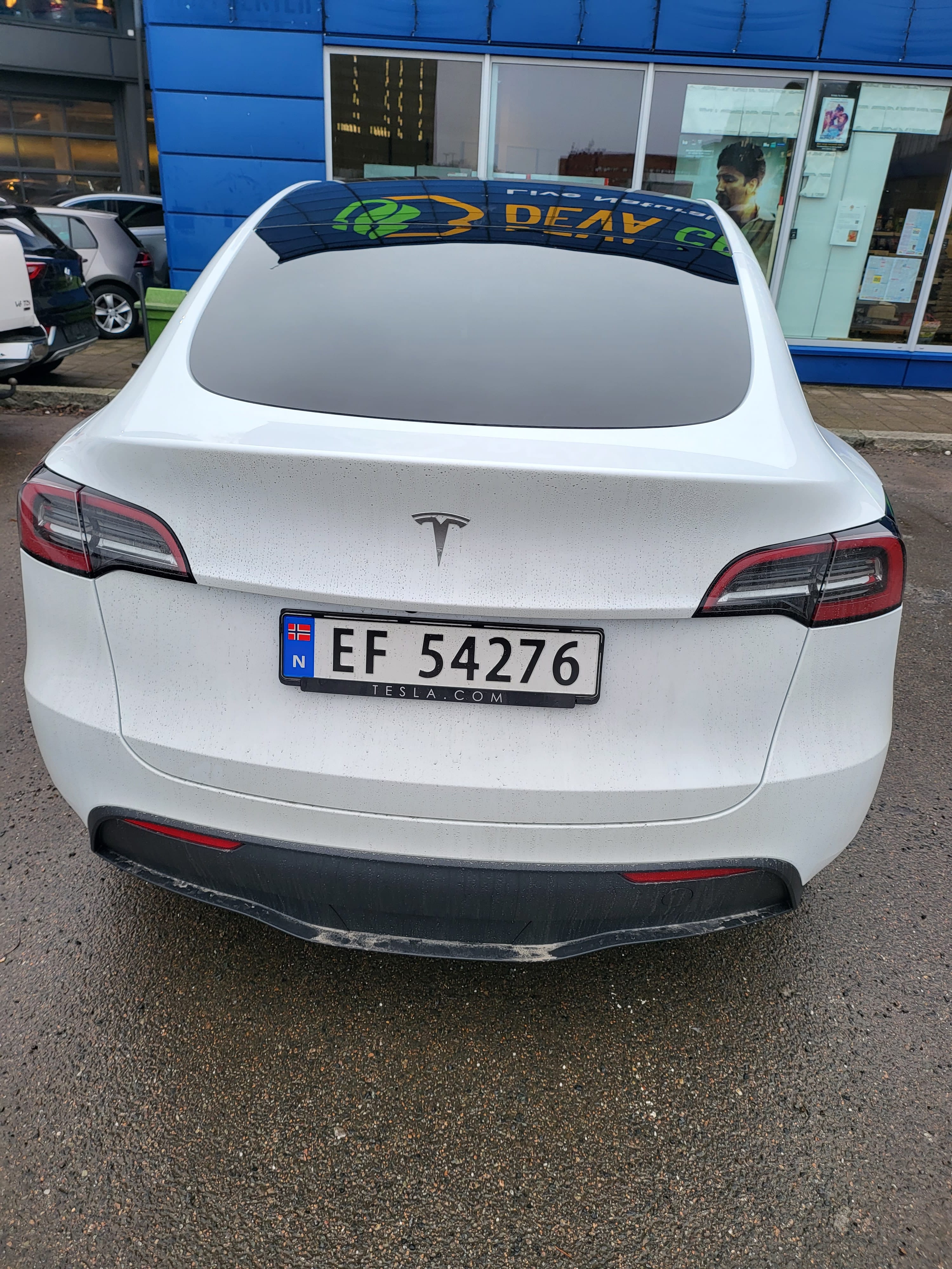 Tesla Model Y med Cruisekontroll