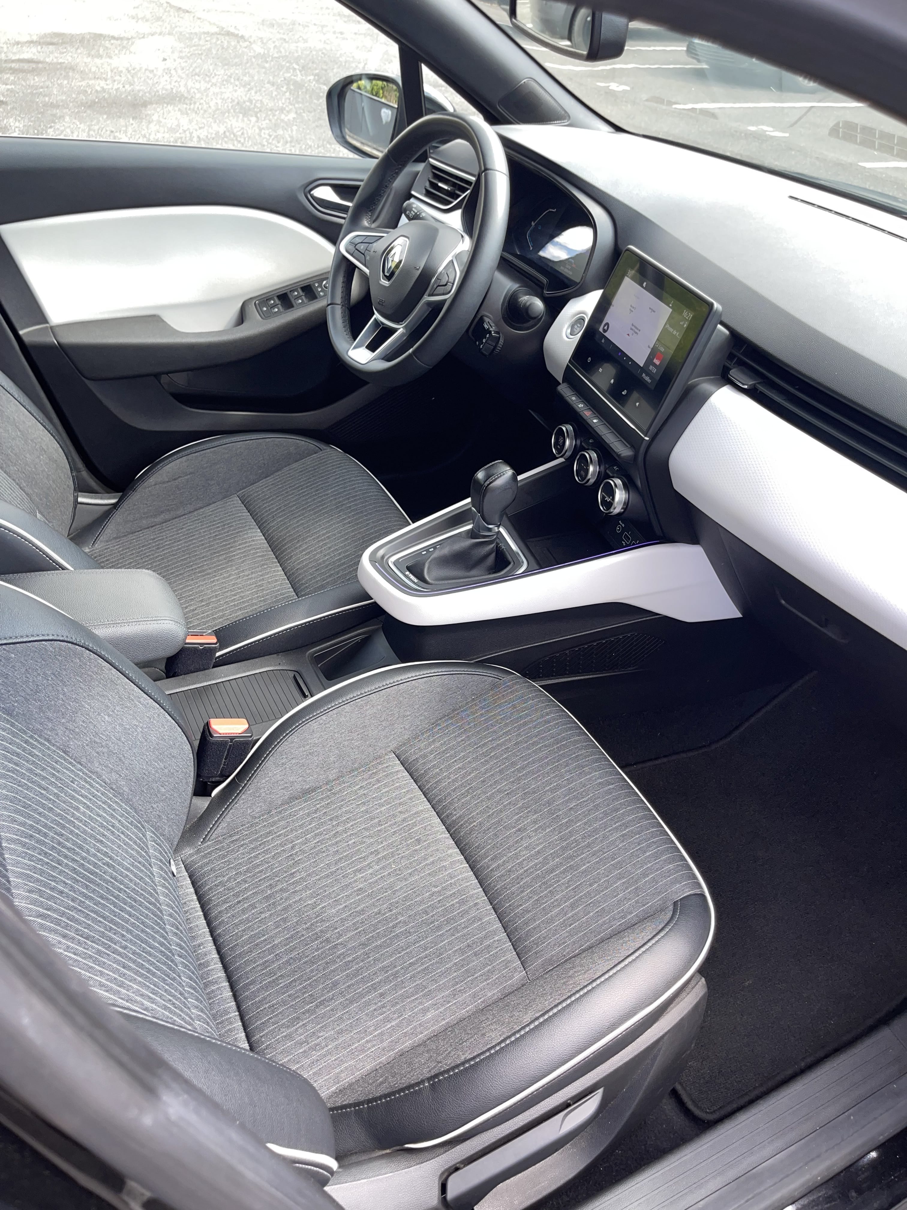 Renault Clio E-tech avec GPS