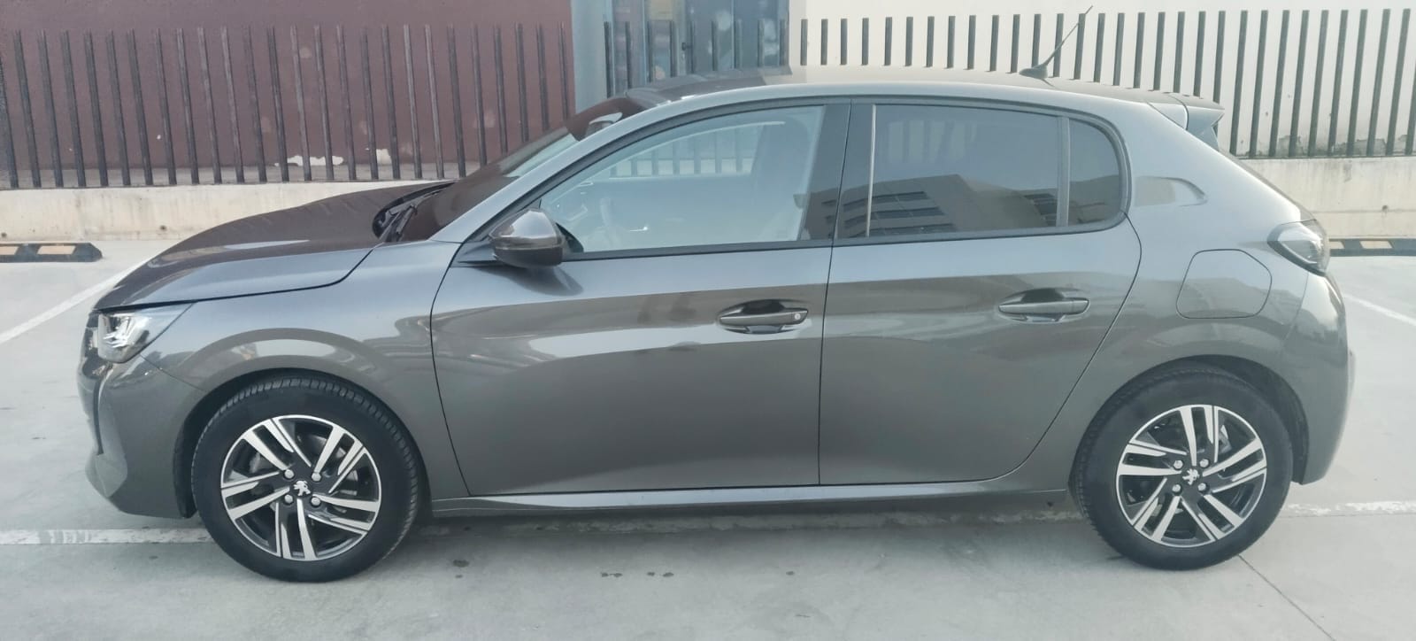 Peugeot 208 con Aire acondicionado