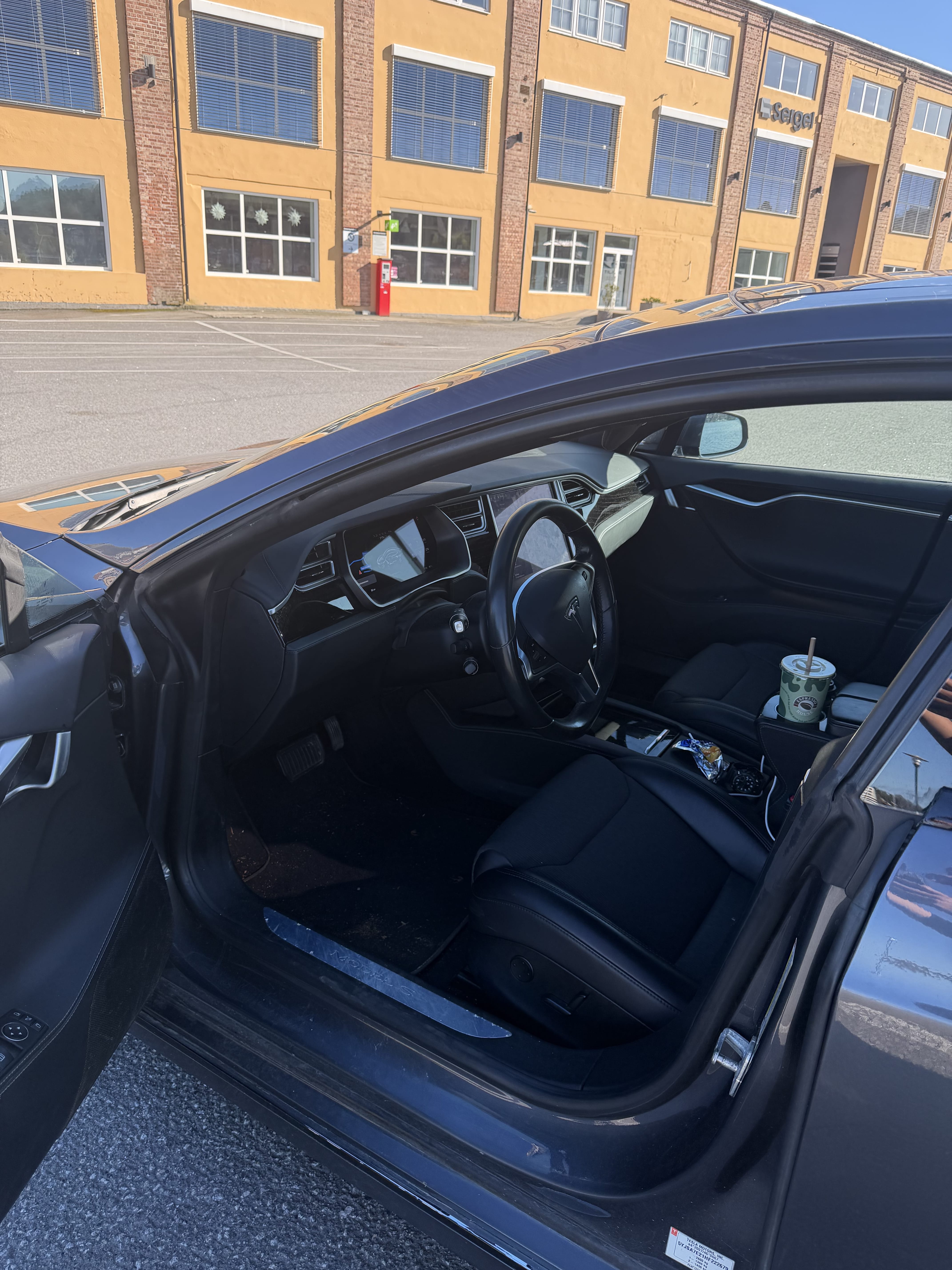Tesla Model S 75D med GPS