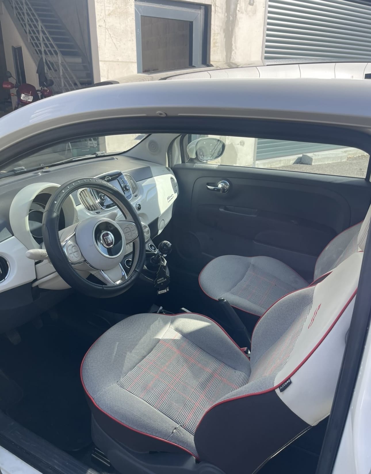 Fiat 500 Lounge with Bluetooth audio