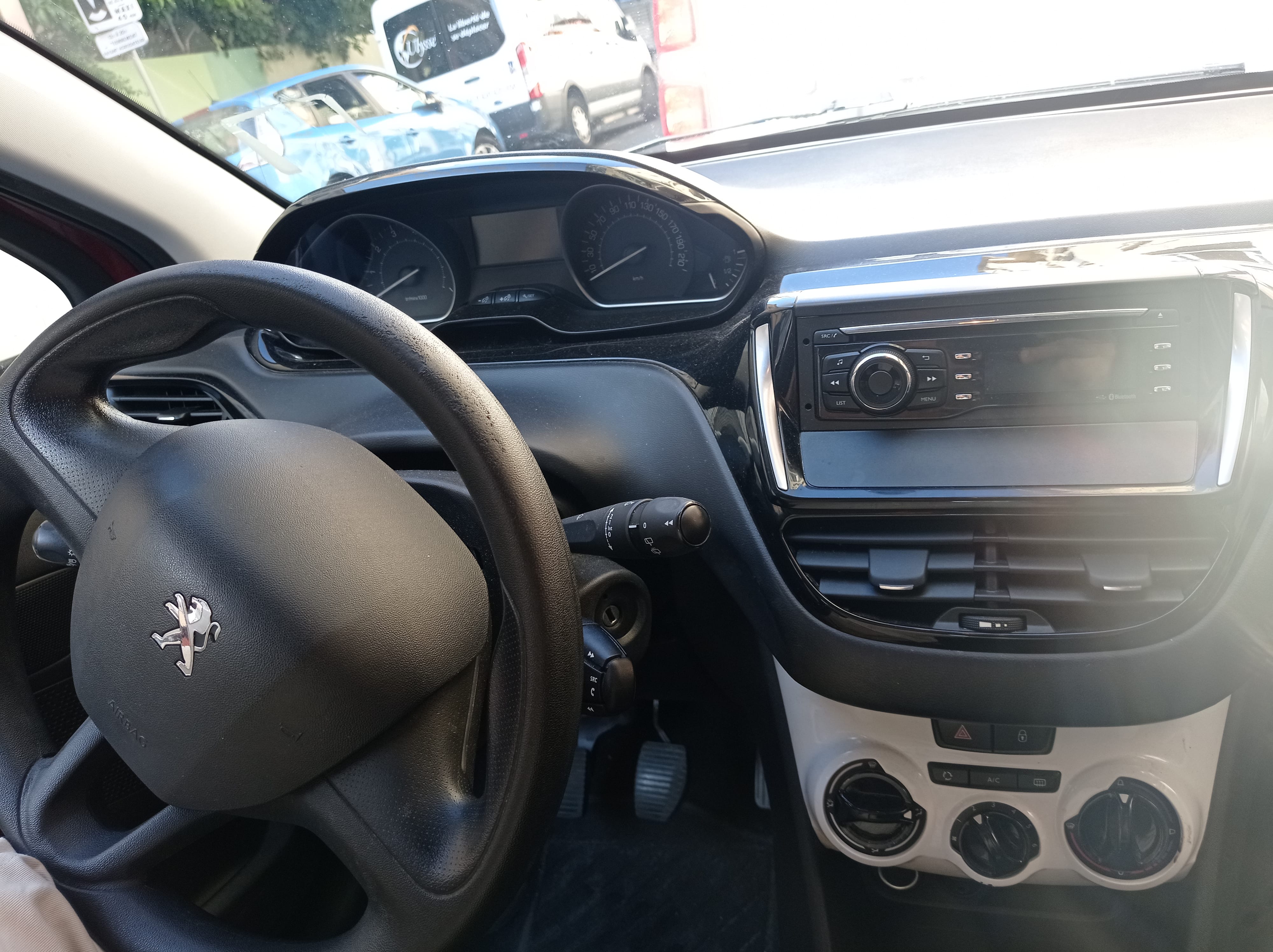 Peugeot 208 avec Siège bébé