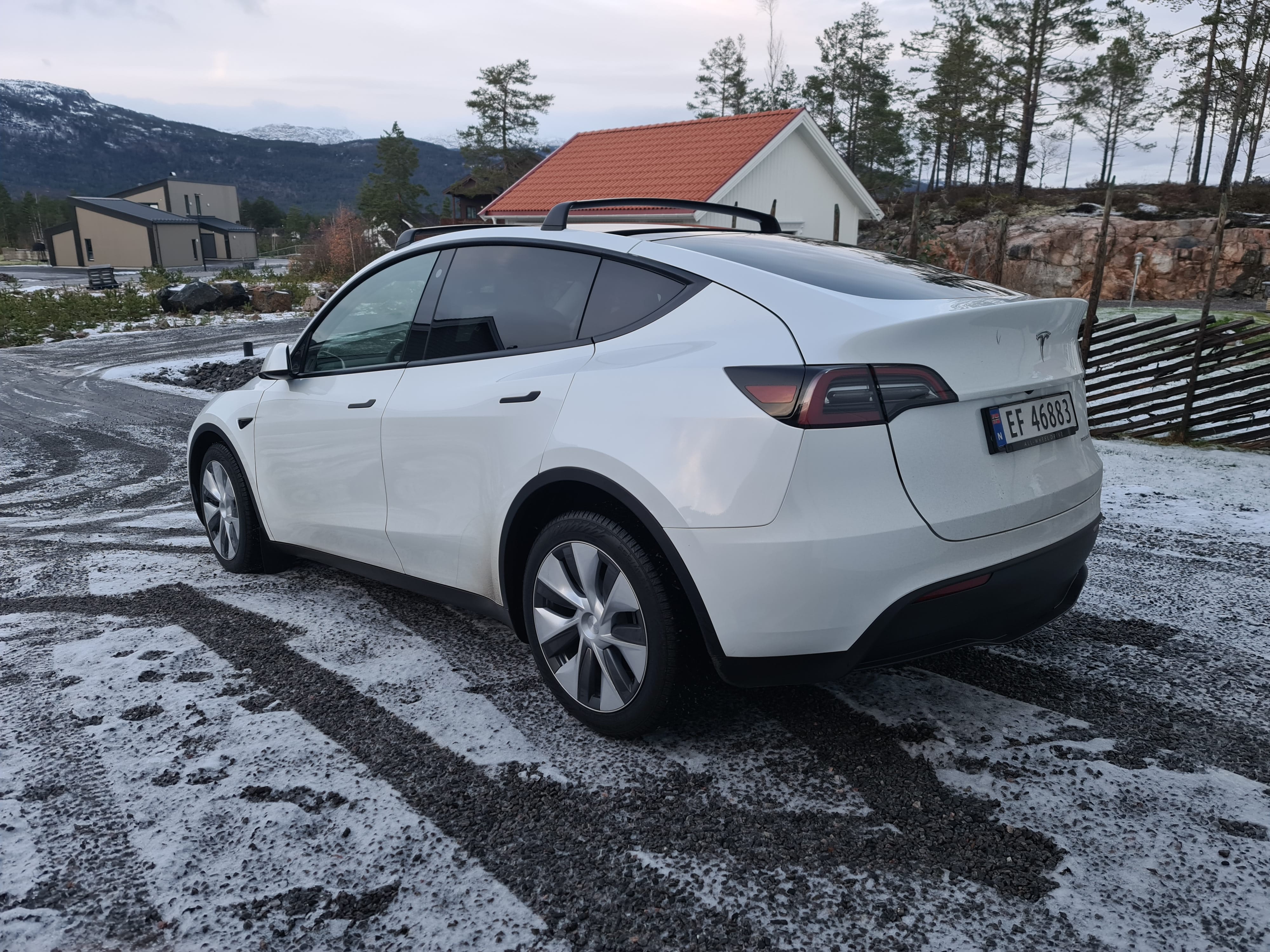 Tesla Model Y Long Range med GPS