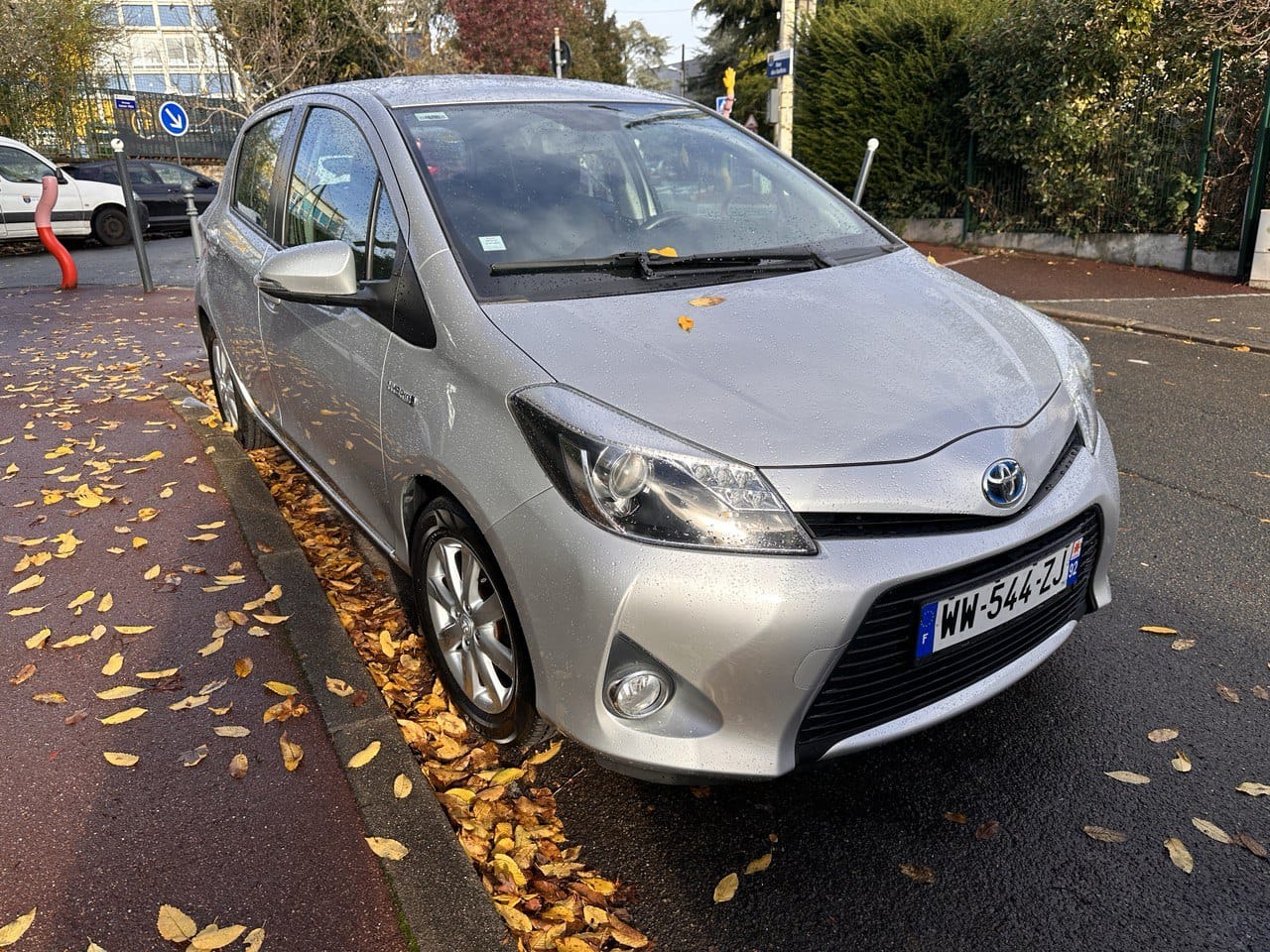 Toyota Yaris Hybride, 2013, Essence 95 / Électrique (hybride), automatique
