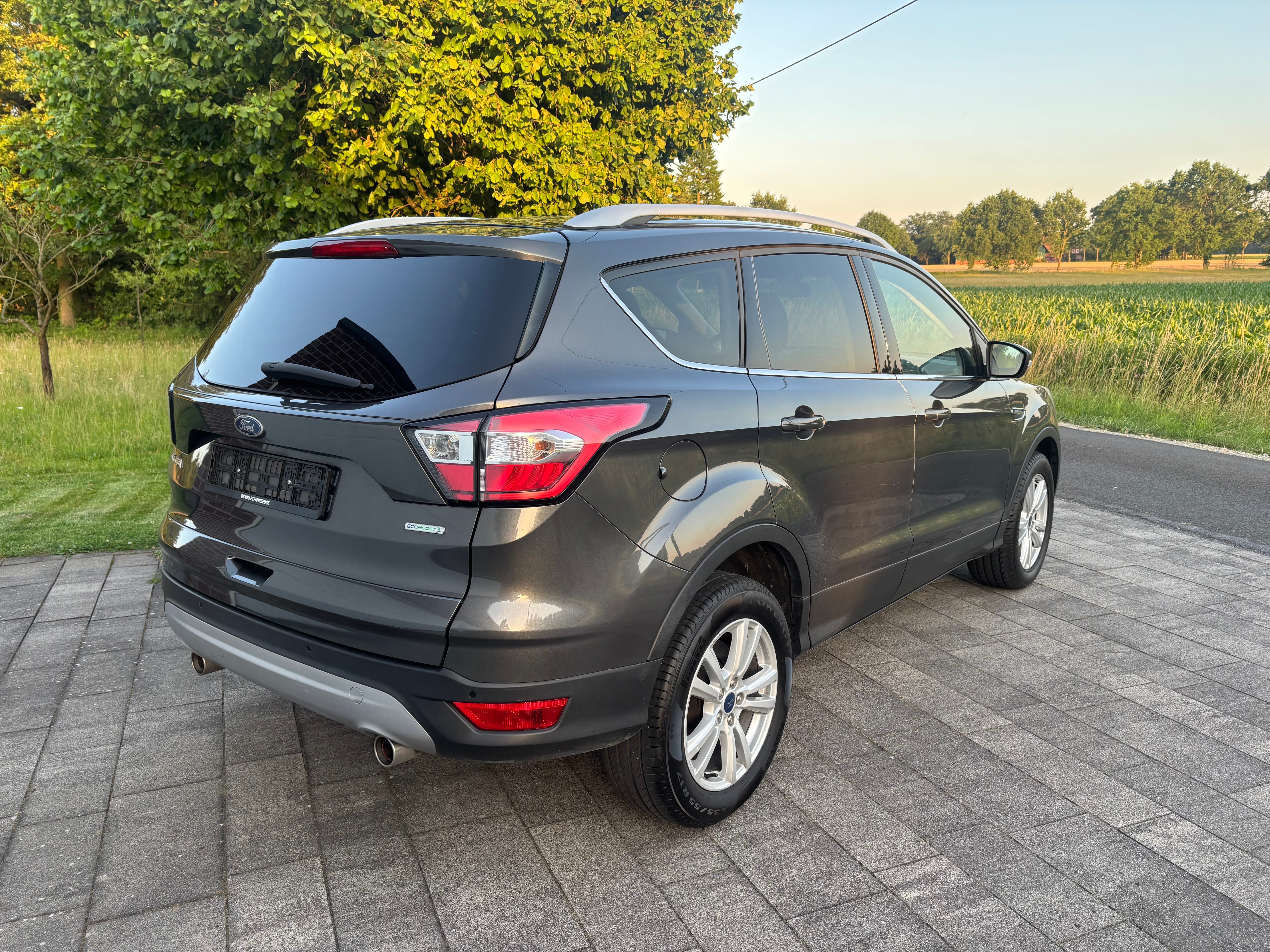 Ford Kuga mit Navigationsgerät