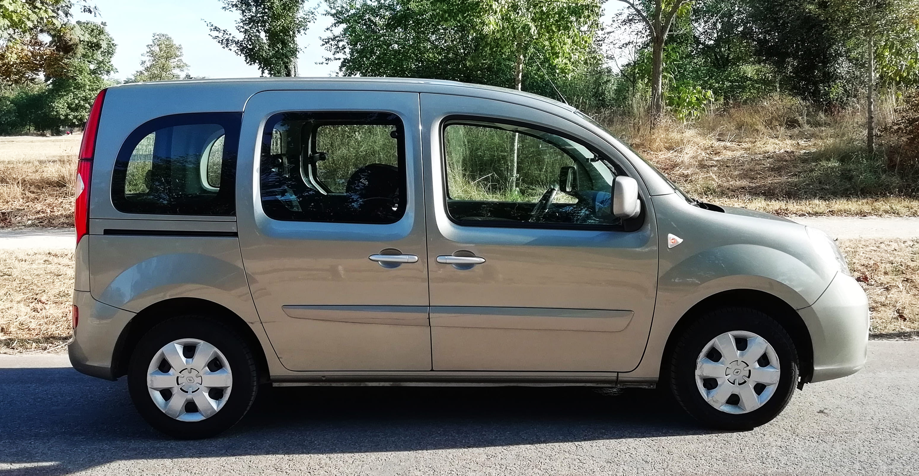 Renault Kangoo 5 places - Très grand coffre avec Apple CarPlay