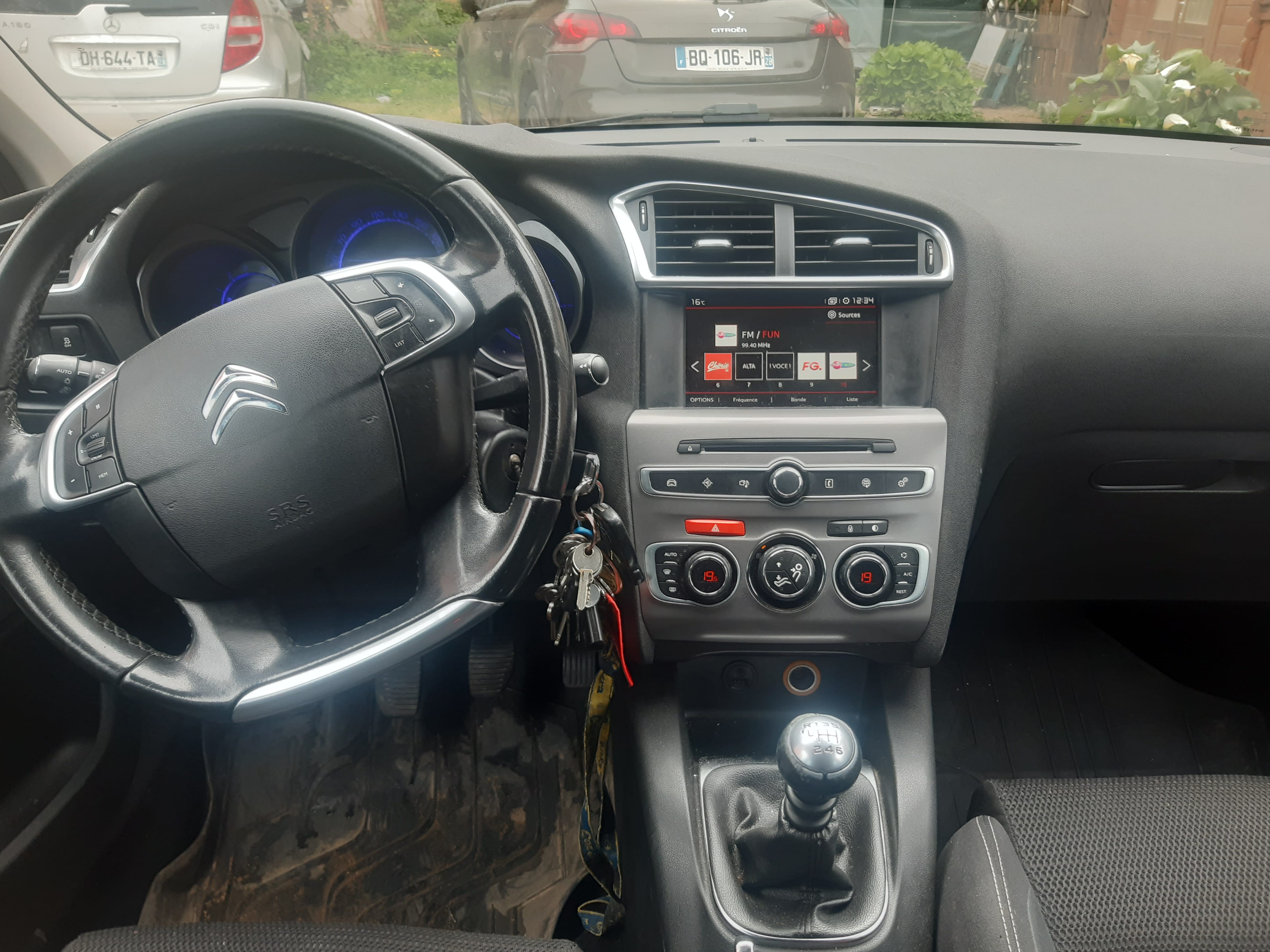 Citroen C4 1.6 bluehdi millénium avec GPS