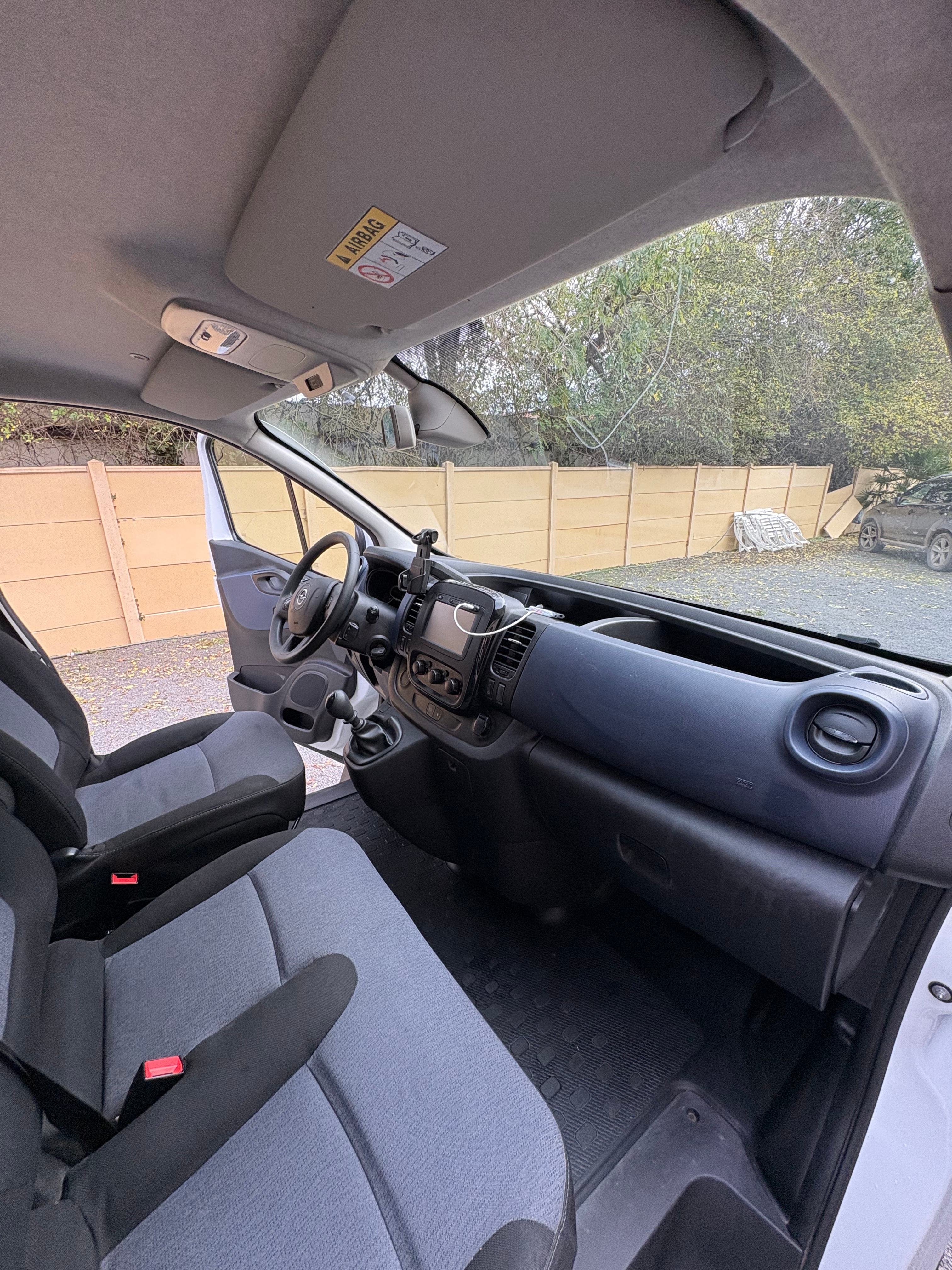 Opel Vivaro Combi avec Chaines