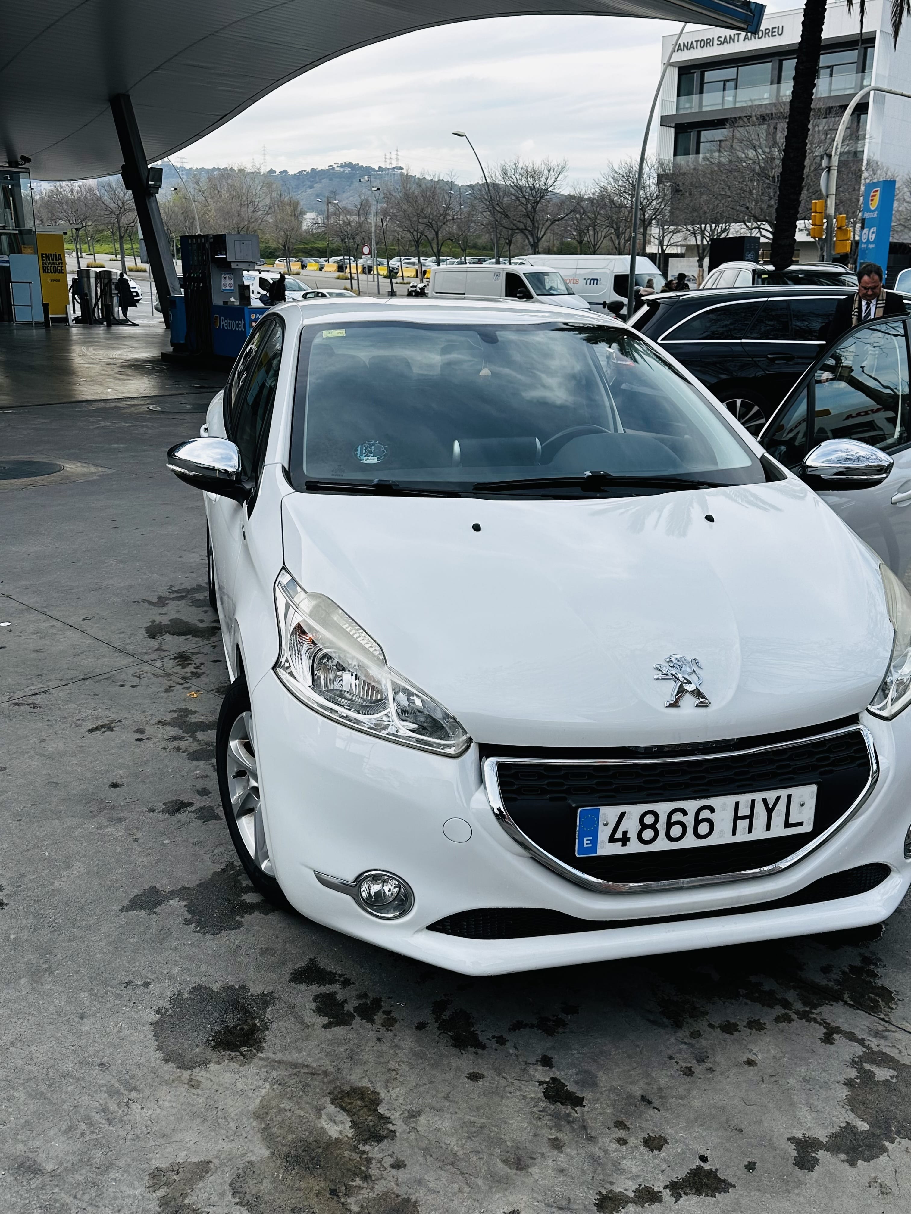Peugeot 208 con Aire acondicionado