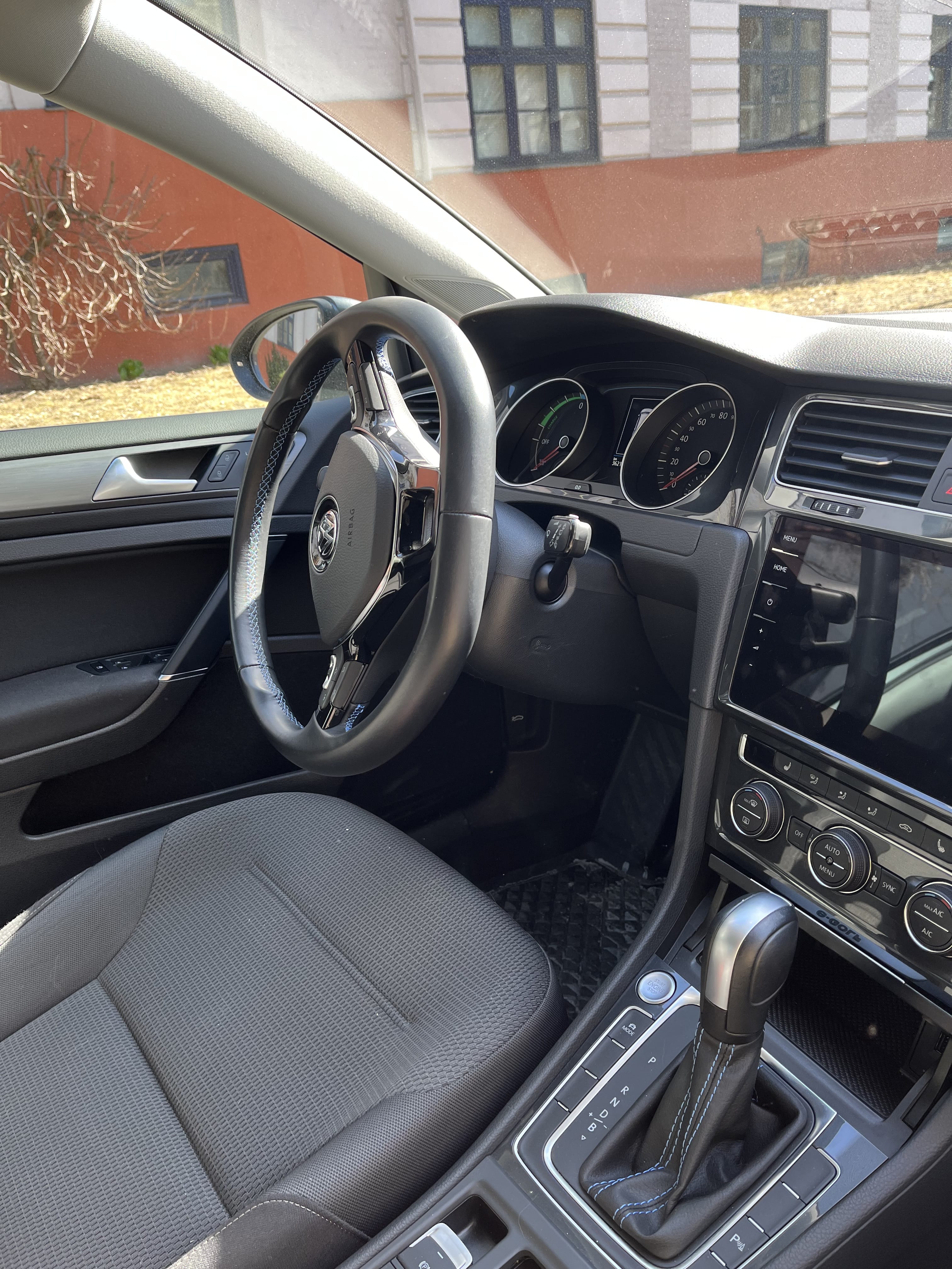 Volkswagen e-Golf with Cruise control