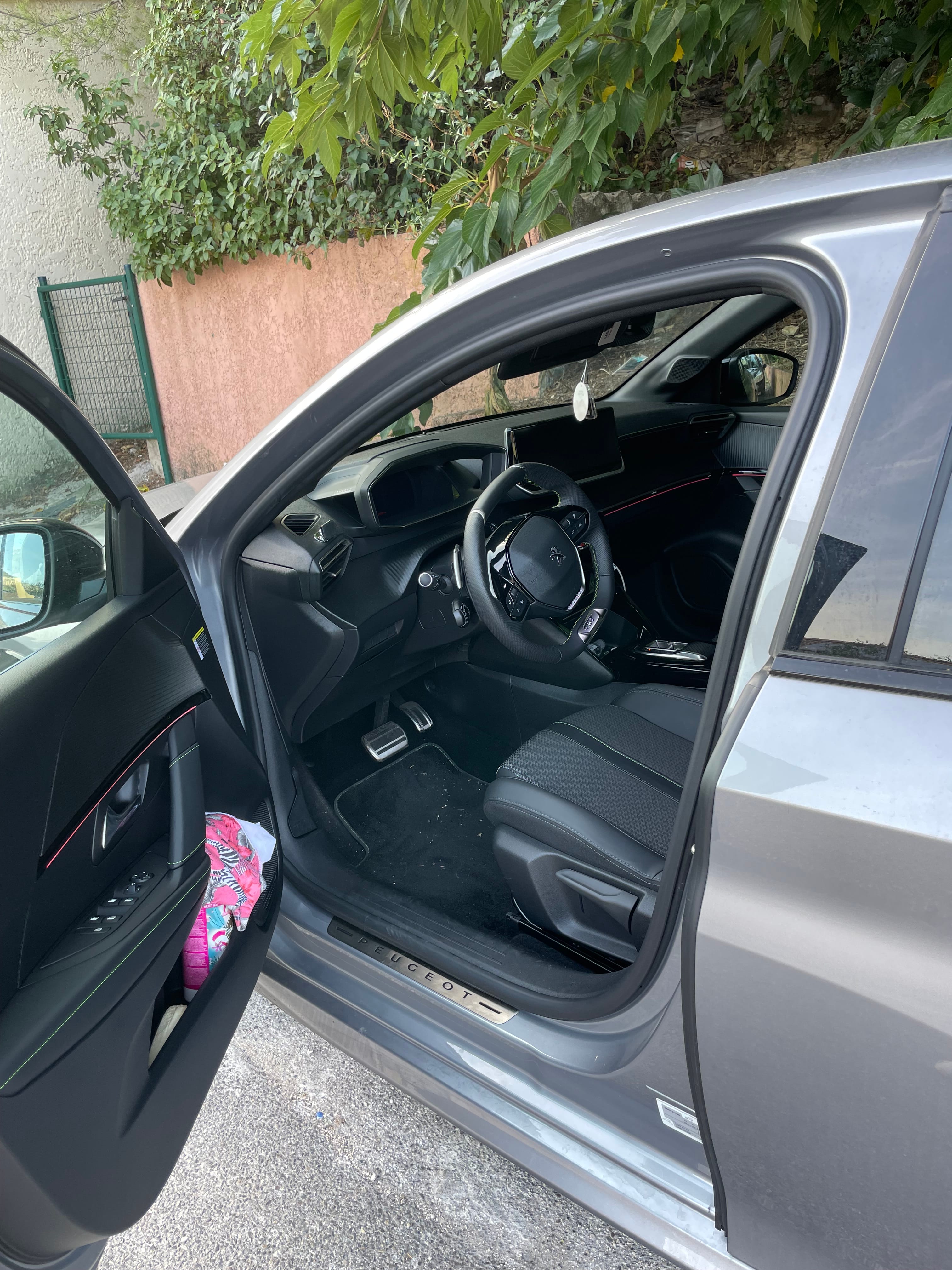 Peugeot 208 GT Line 1.2 puretech avec Régulateur de vitesse