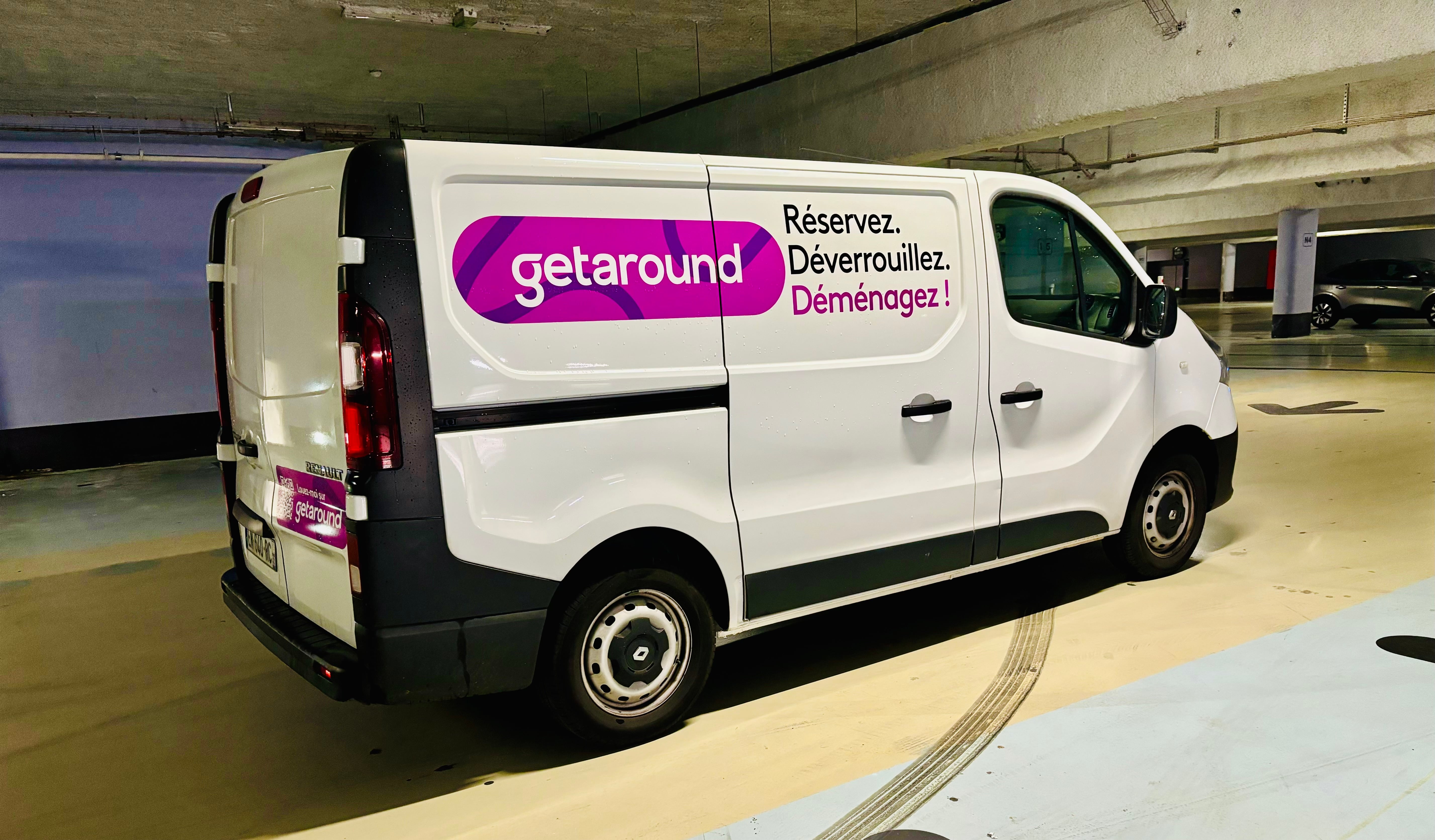 Renault Trafic - Stationnement Gratuit - EM998