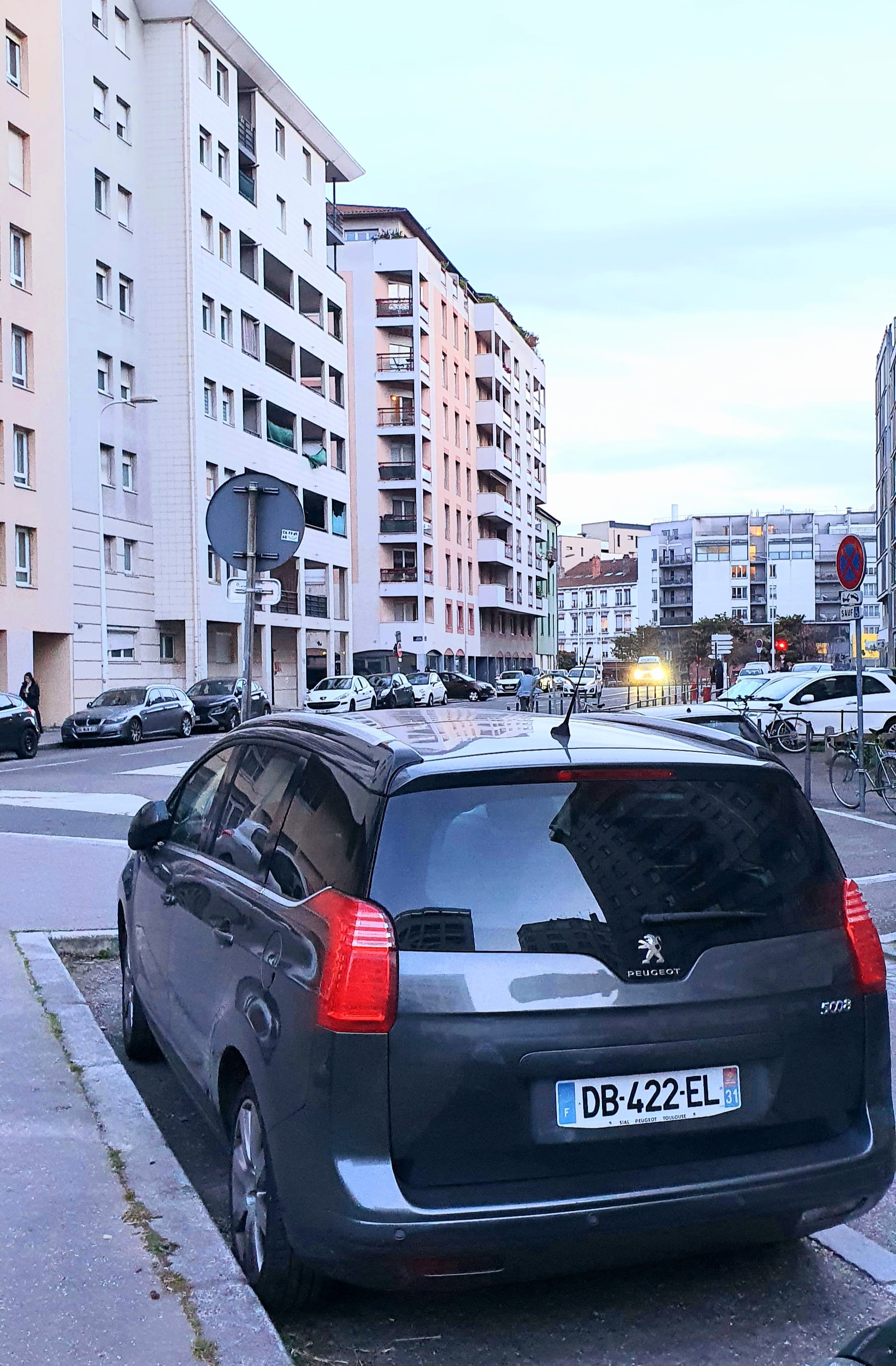 Peugeot 5008 avec GPS