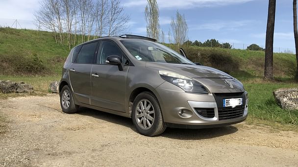 Renault Scénic (Réf BR825) 1.9 dci 130 cv / 5 places / Pessac et aéroport de Bordeaux, 2011, Diesel