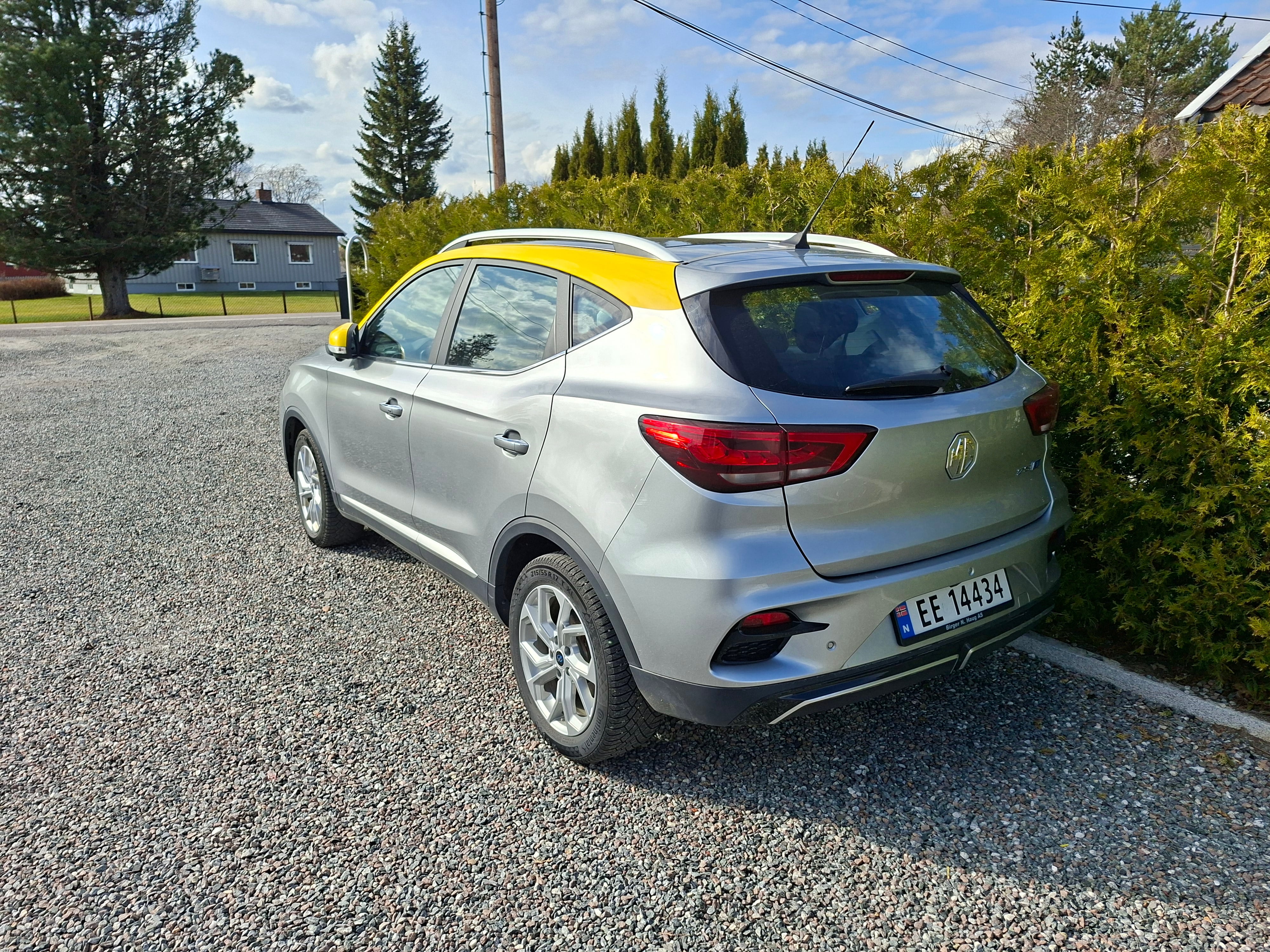 MG ZS EV with Backup camera