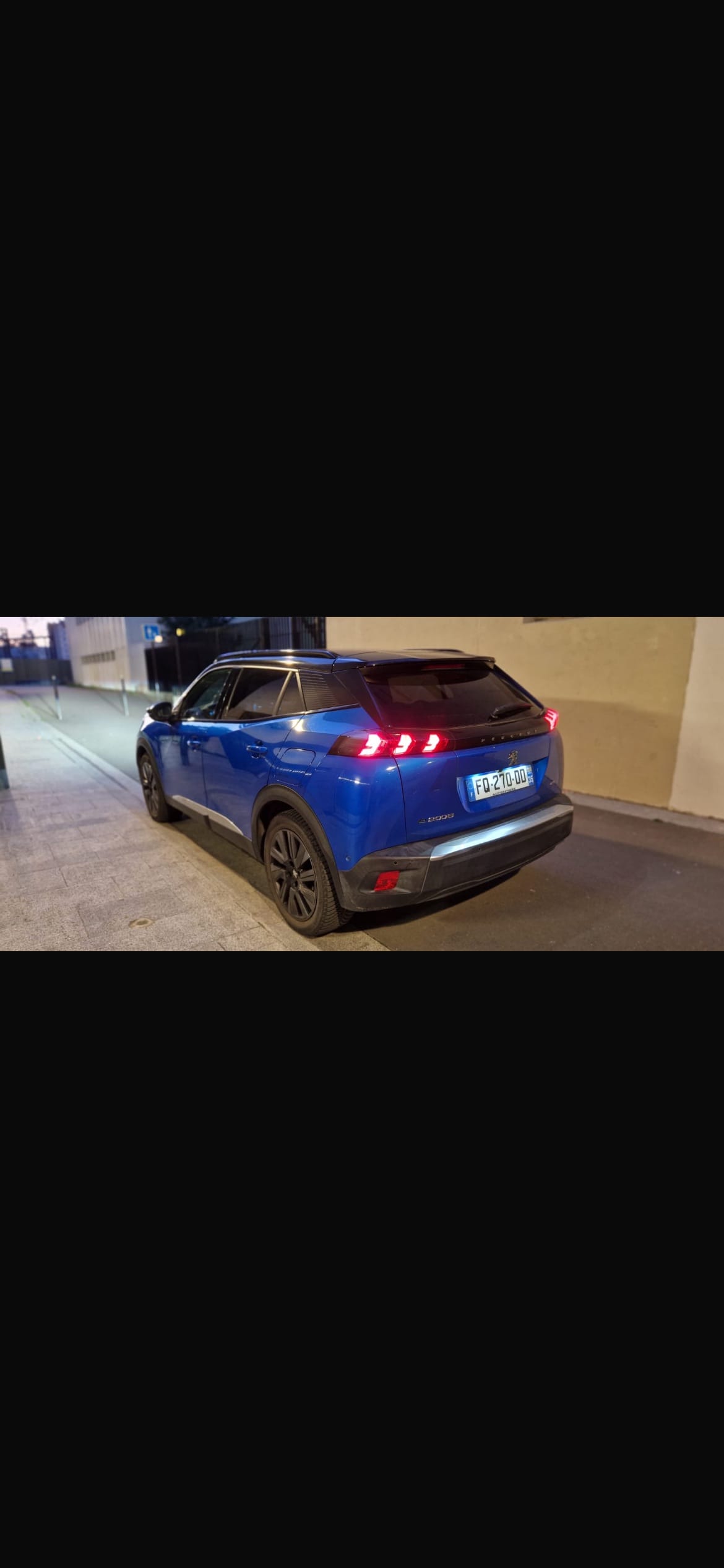 Peugeot e-2008 avec GPS