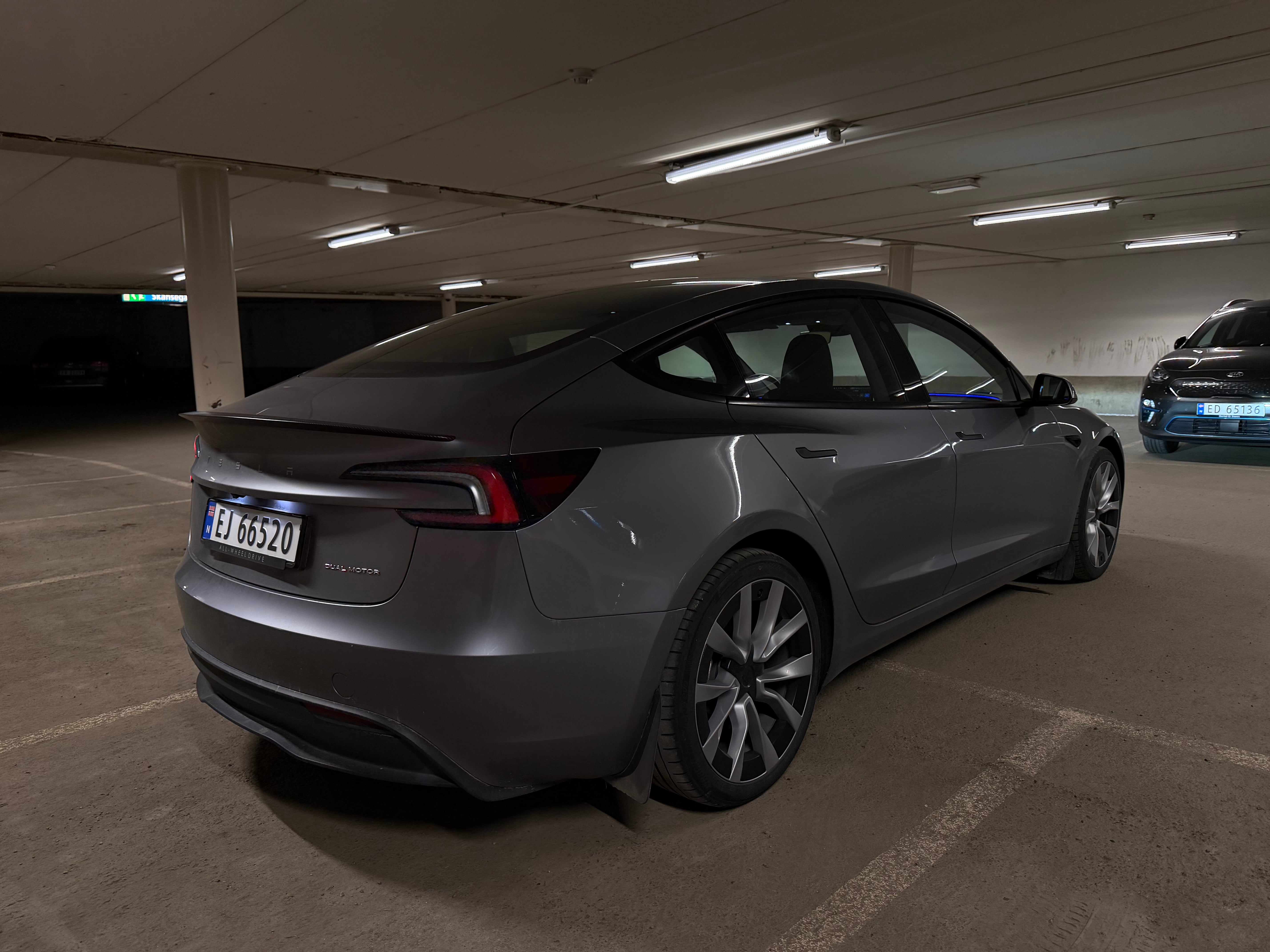 Tesla Model 3 Long Range mit Rückfahrkamera