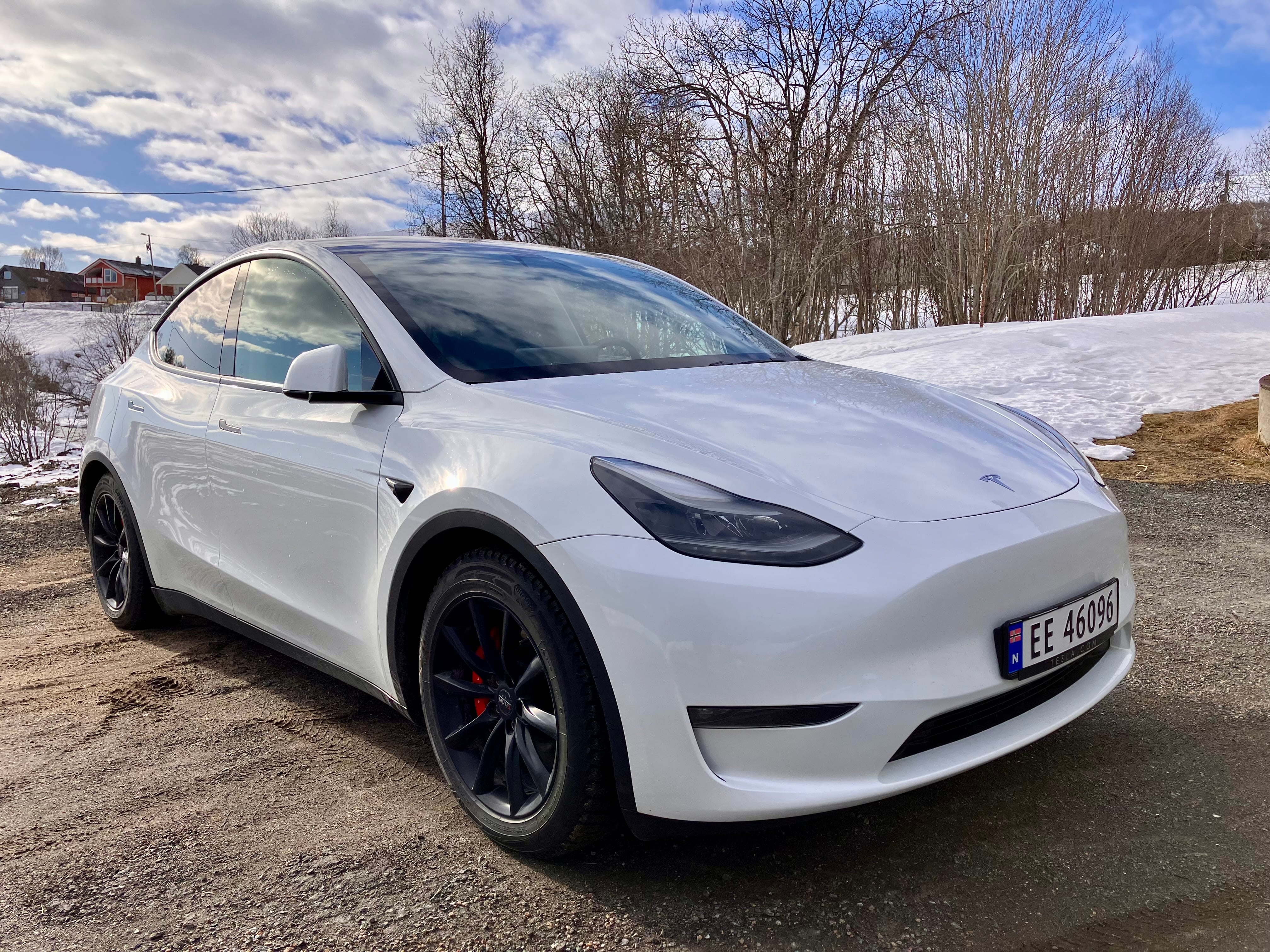 Tesla Model Y Performance med Aircondition