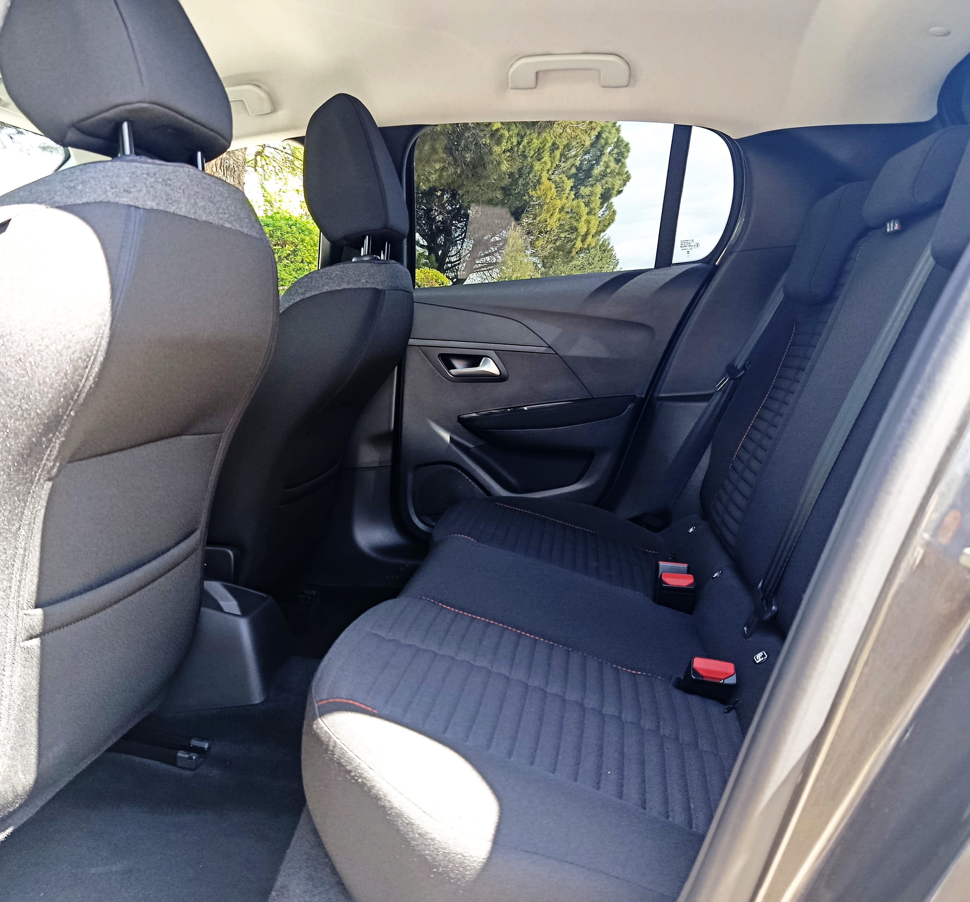Peugeot 208 with Apple CarPlay