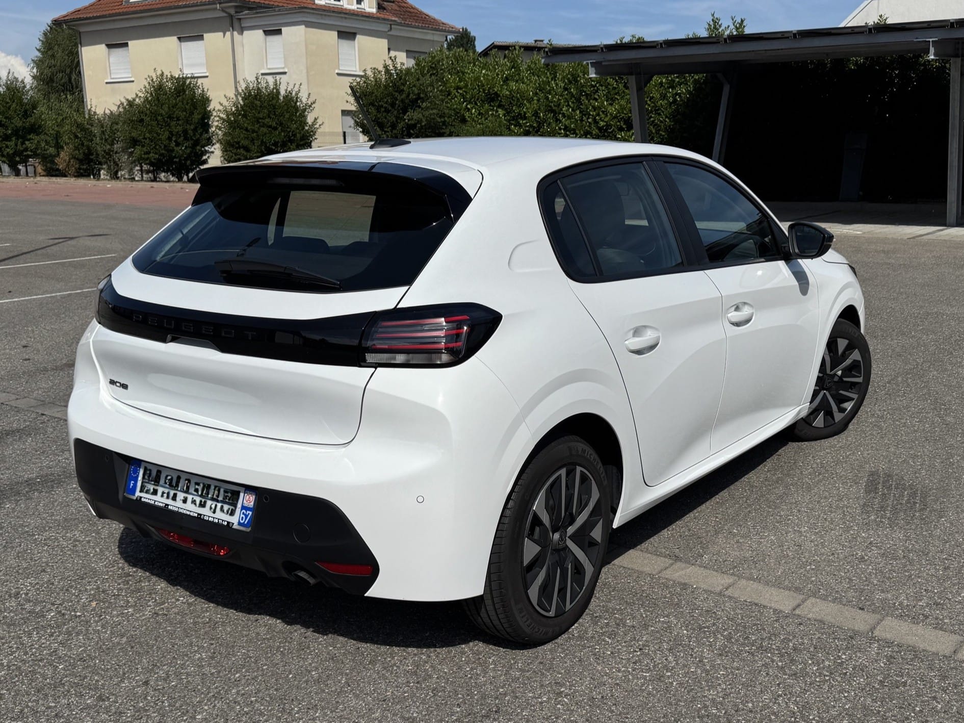 Peugeot 208 avec Apple CarPlay