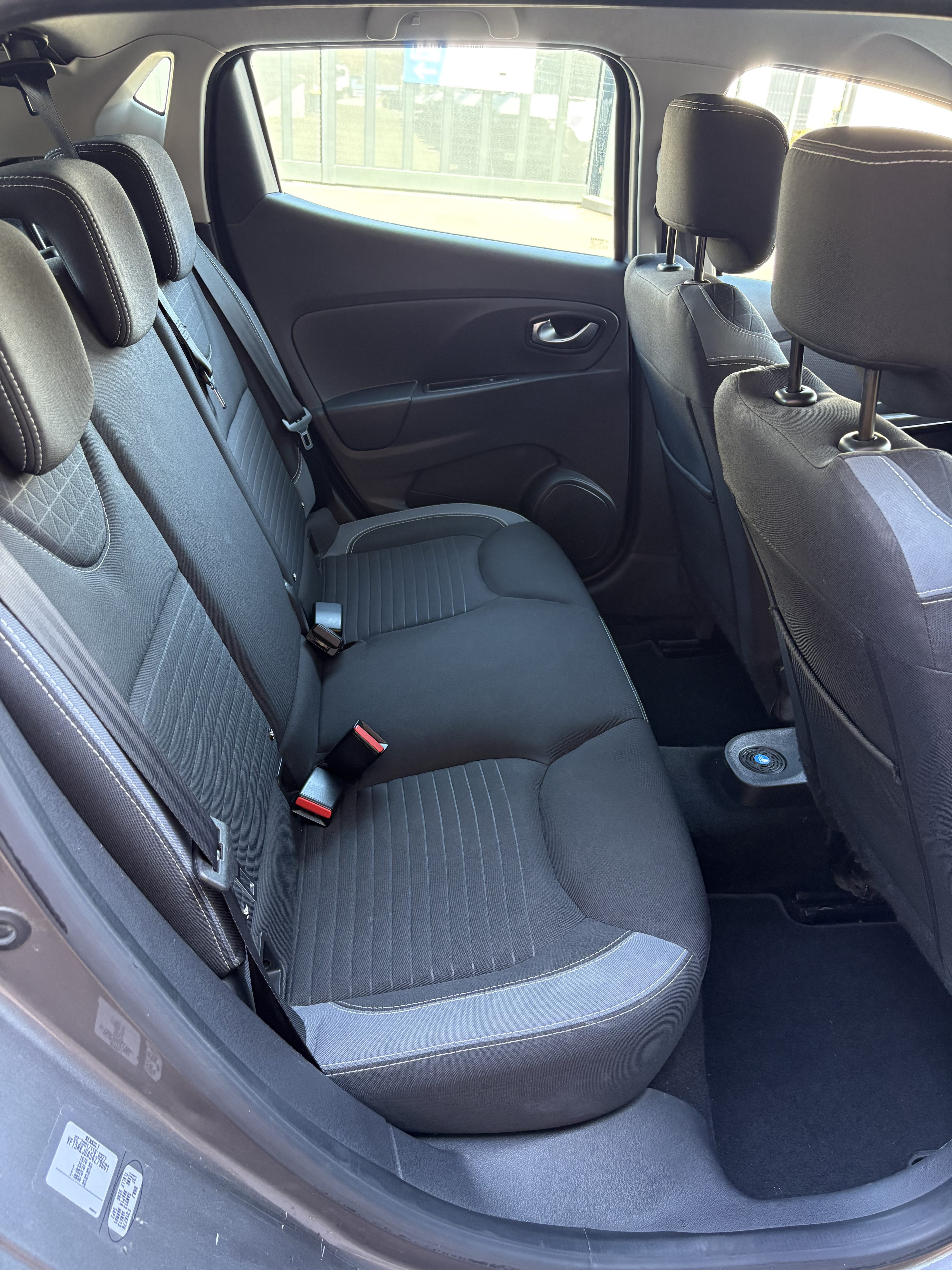 Renault Clio avec Siège bébé