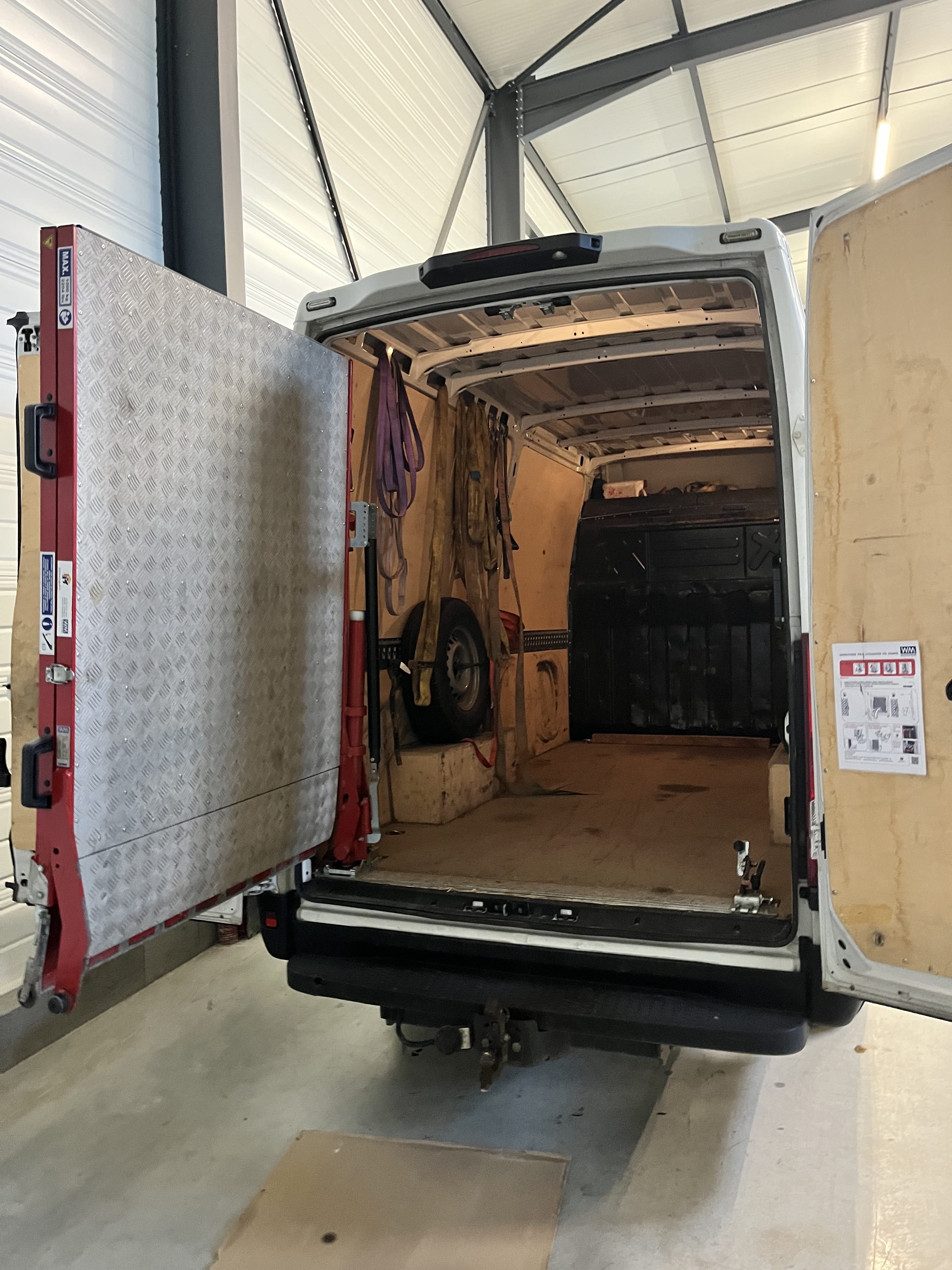 Iveco Daily Fourgon avec Entrée audio / iPod