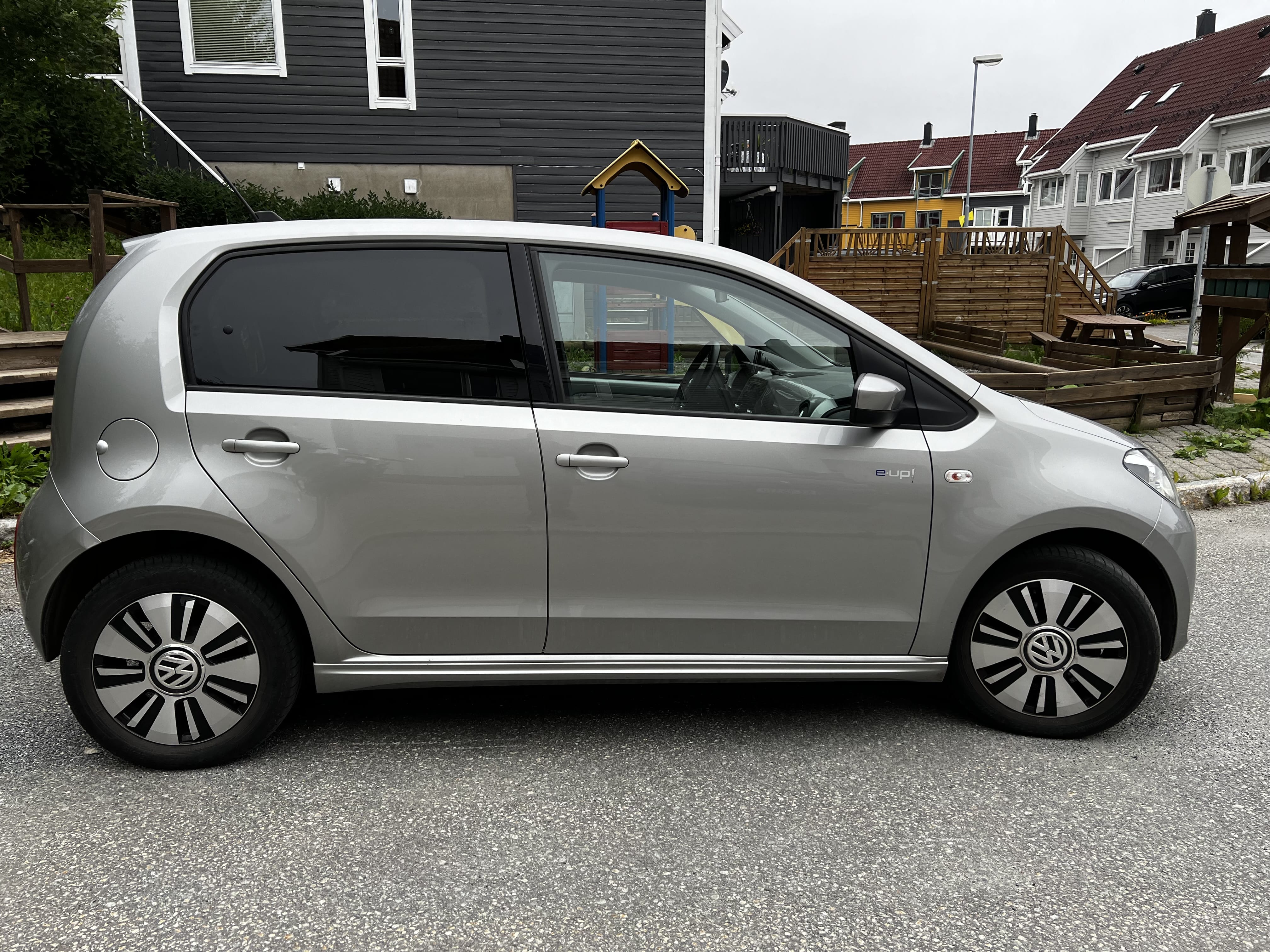 Volkswagen e-Up ! Rekkevidde ca 12 mil sommer, 8 mil vinter (bykjøring) med Aircondition