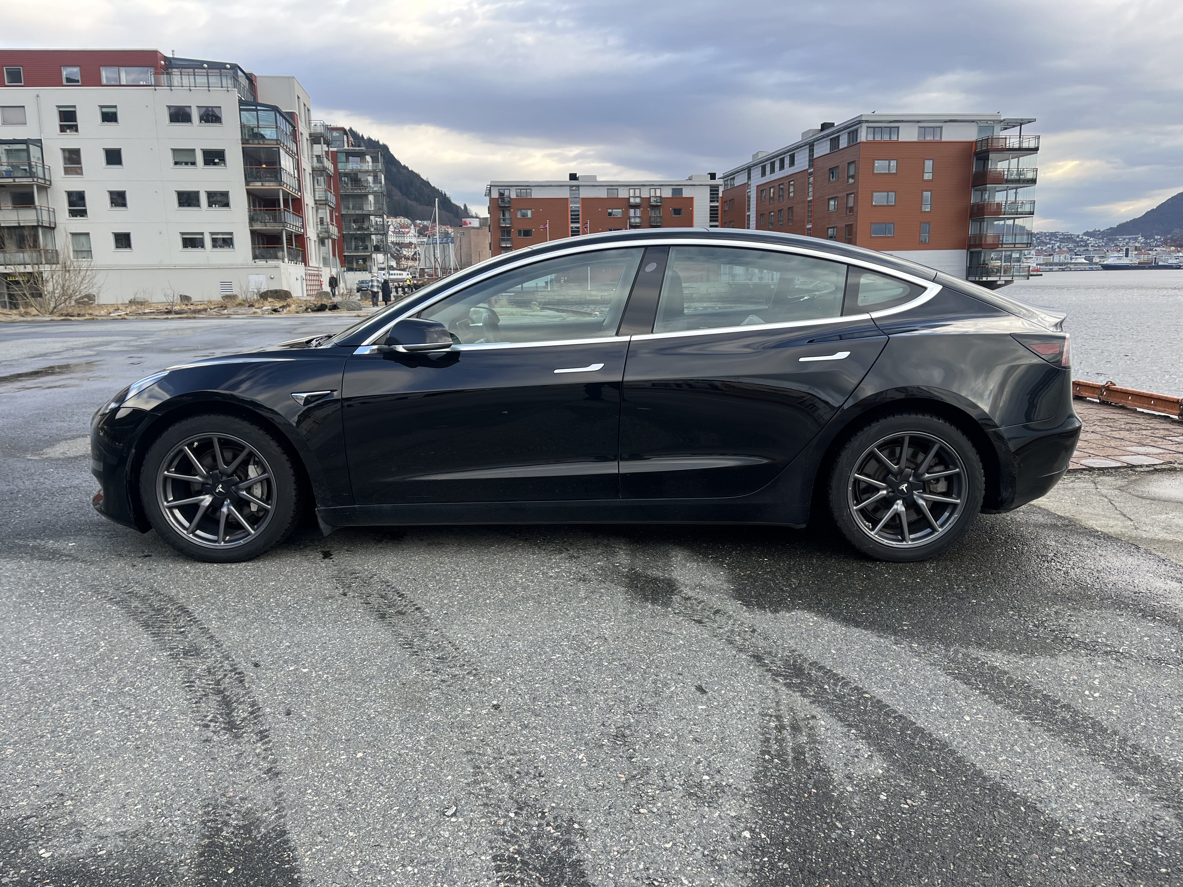 Tesla Model 3 Long Range - 560 km rekkevidde med Aircondition