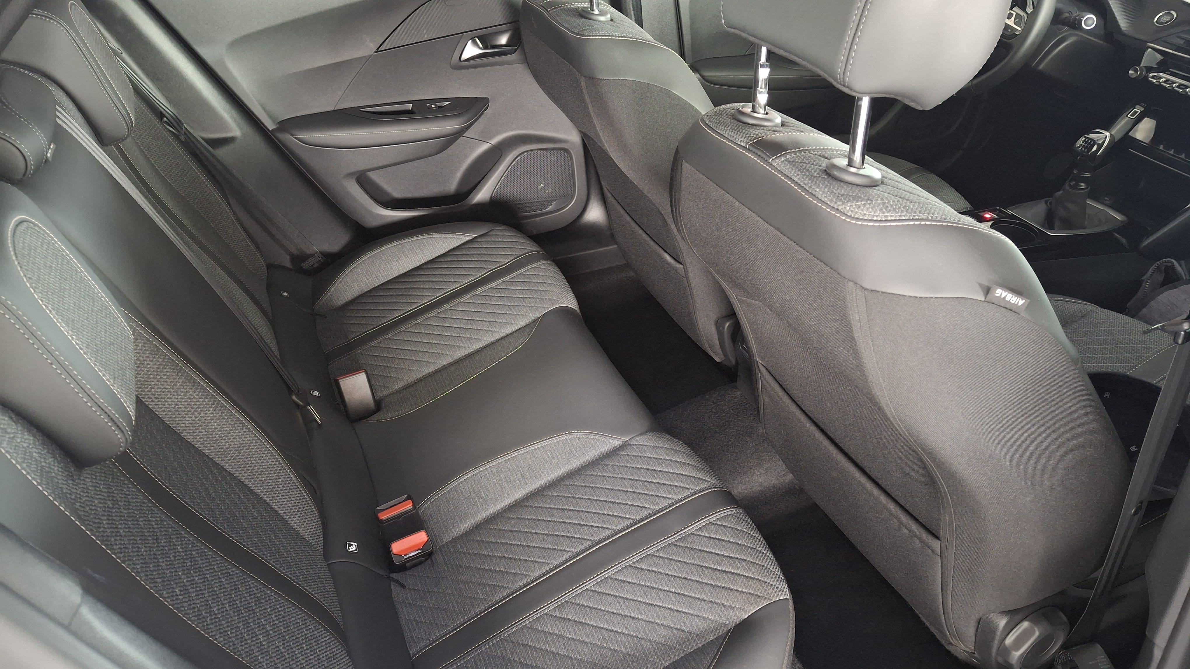 Peugeot 2008 Allure PureTech 100 S&S 6 Vel. MAN  - 0829MPC con Control de velocidad