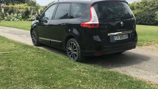 Renault Grand Scenic Accès exclusif dans la Gare de Bordeaux - Louez le Grand Scénic 7 Places – Spacieux