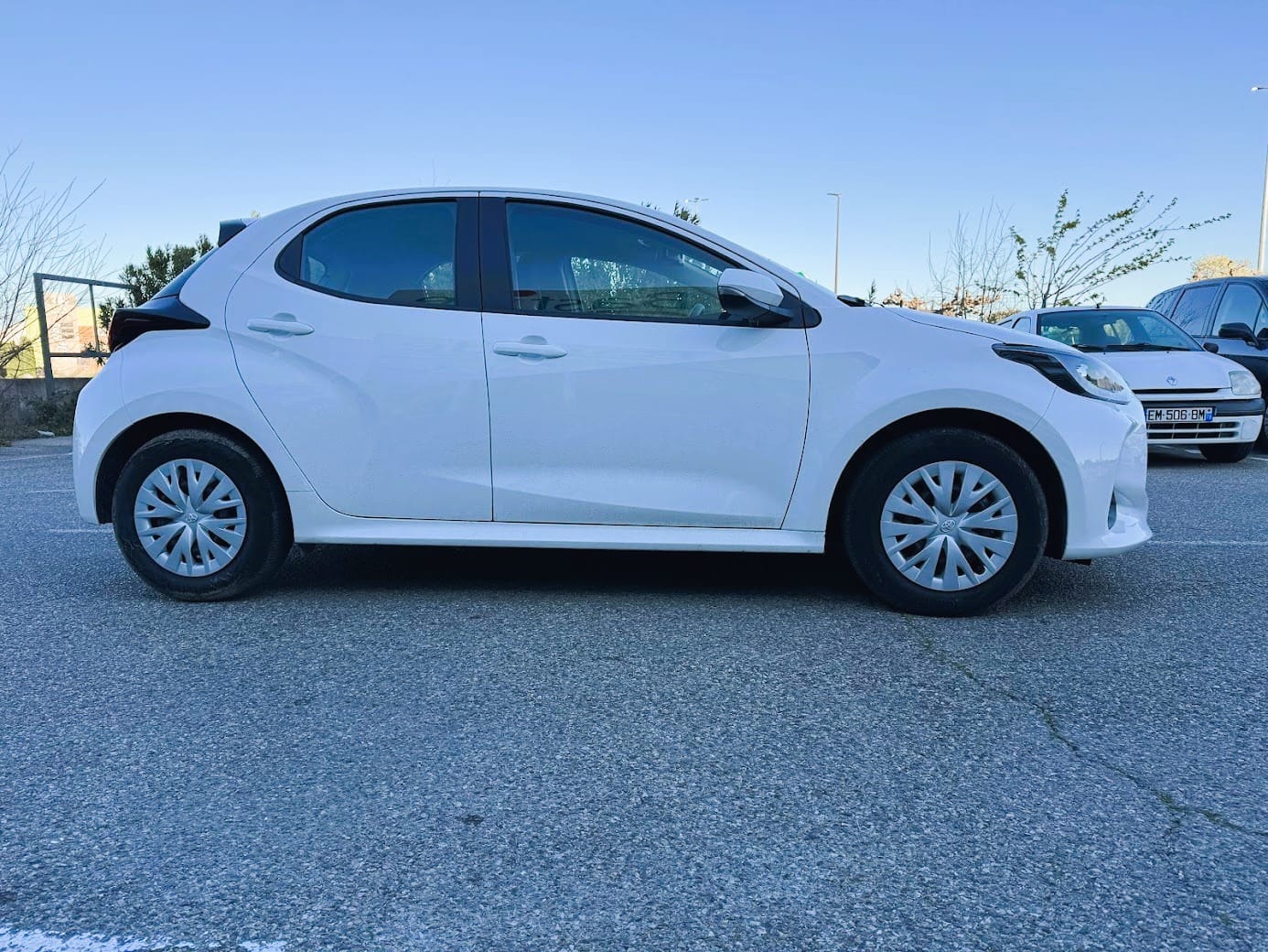 Toyota Yaris Hybride Ess BV auto HJ143VN avec Climatisation