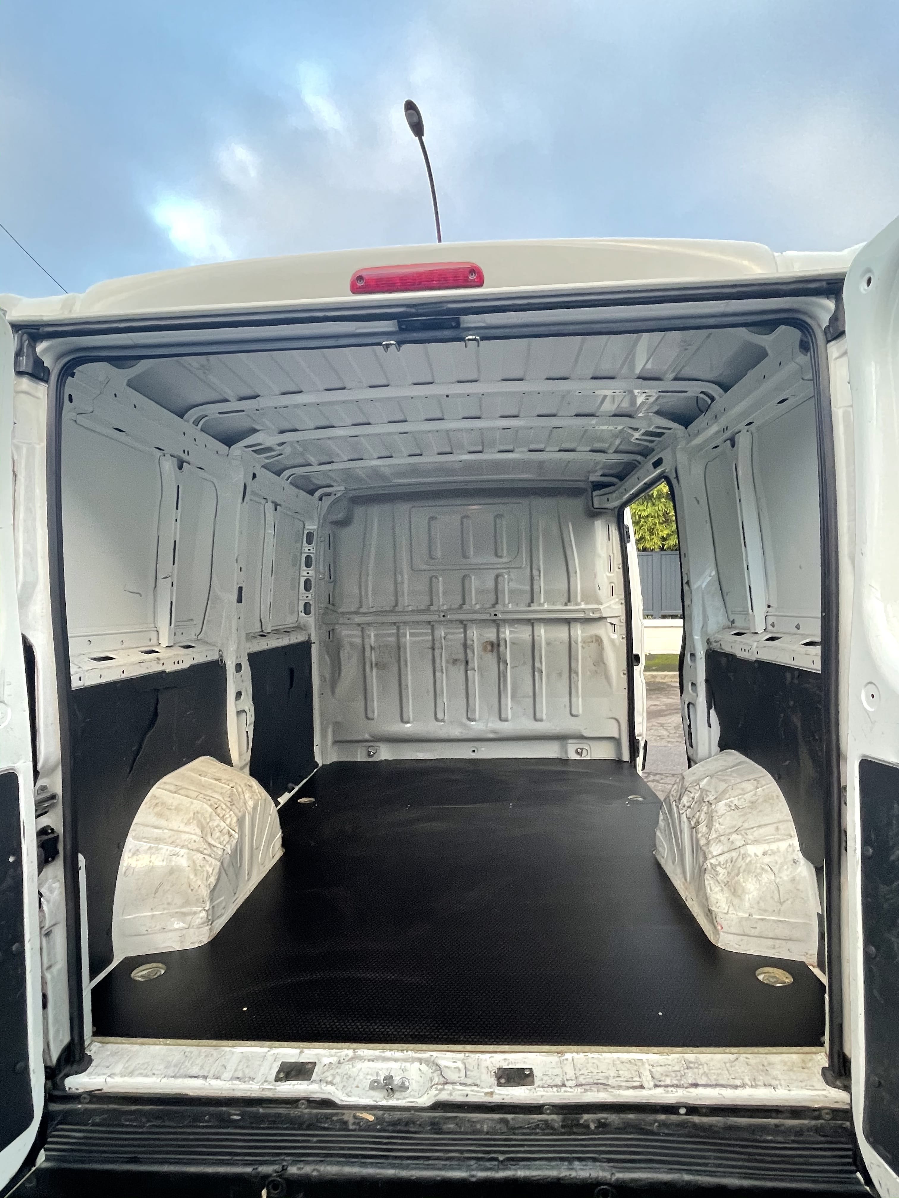 Peugeot Boxer 2.0 BlueHDi 110 BV - Premium Pack 330 L1H1 avec Entrée audio / iPod