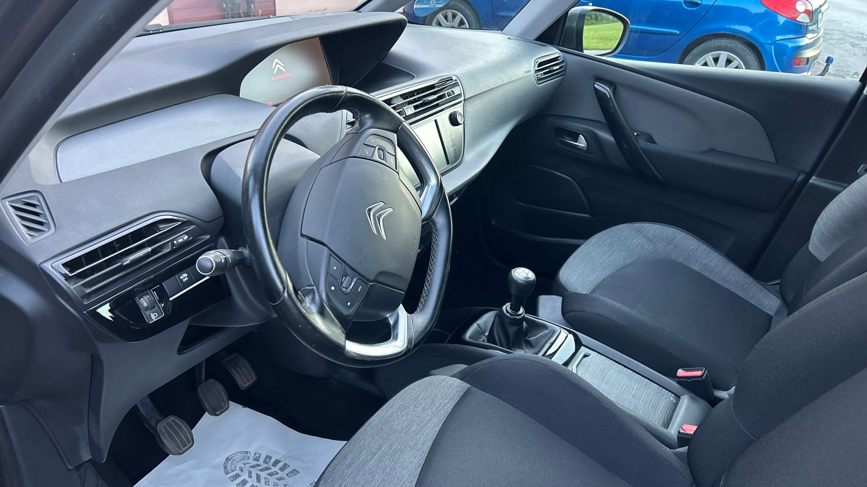 Citroen C4 Grand Spacetourer avec GPS