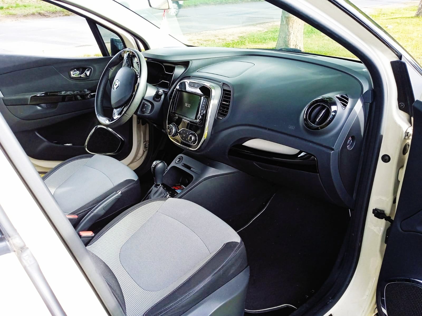 Renault Captur 1,2 TCE 120 Arizona EDC avec Entrée audio / iPod