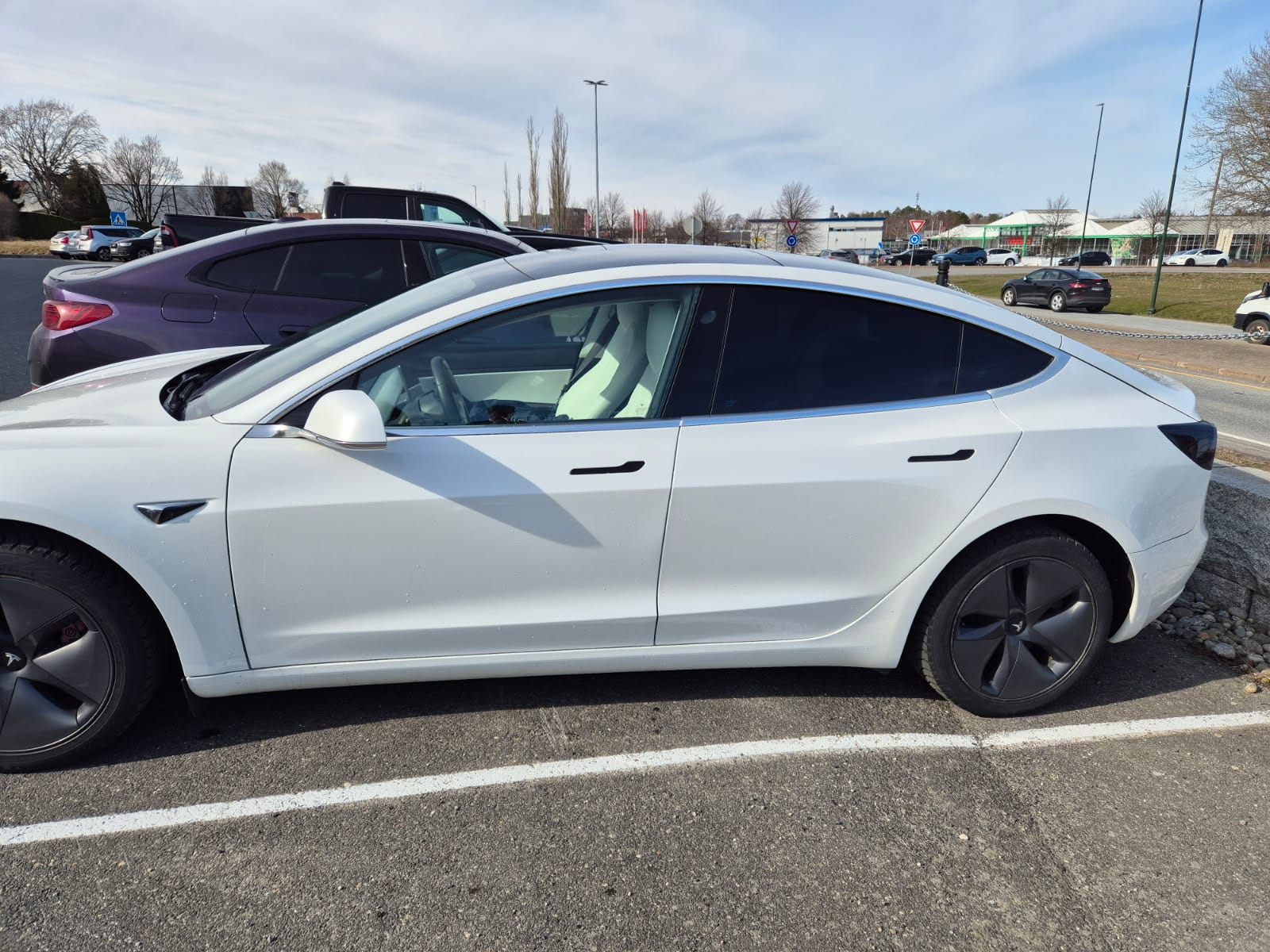 Tesla Model 3 Mid Range med Cruisekontroll