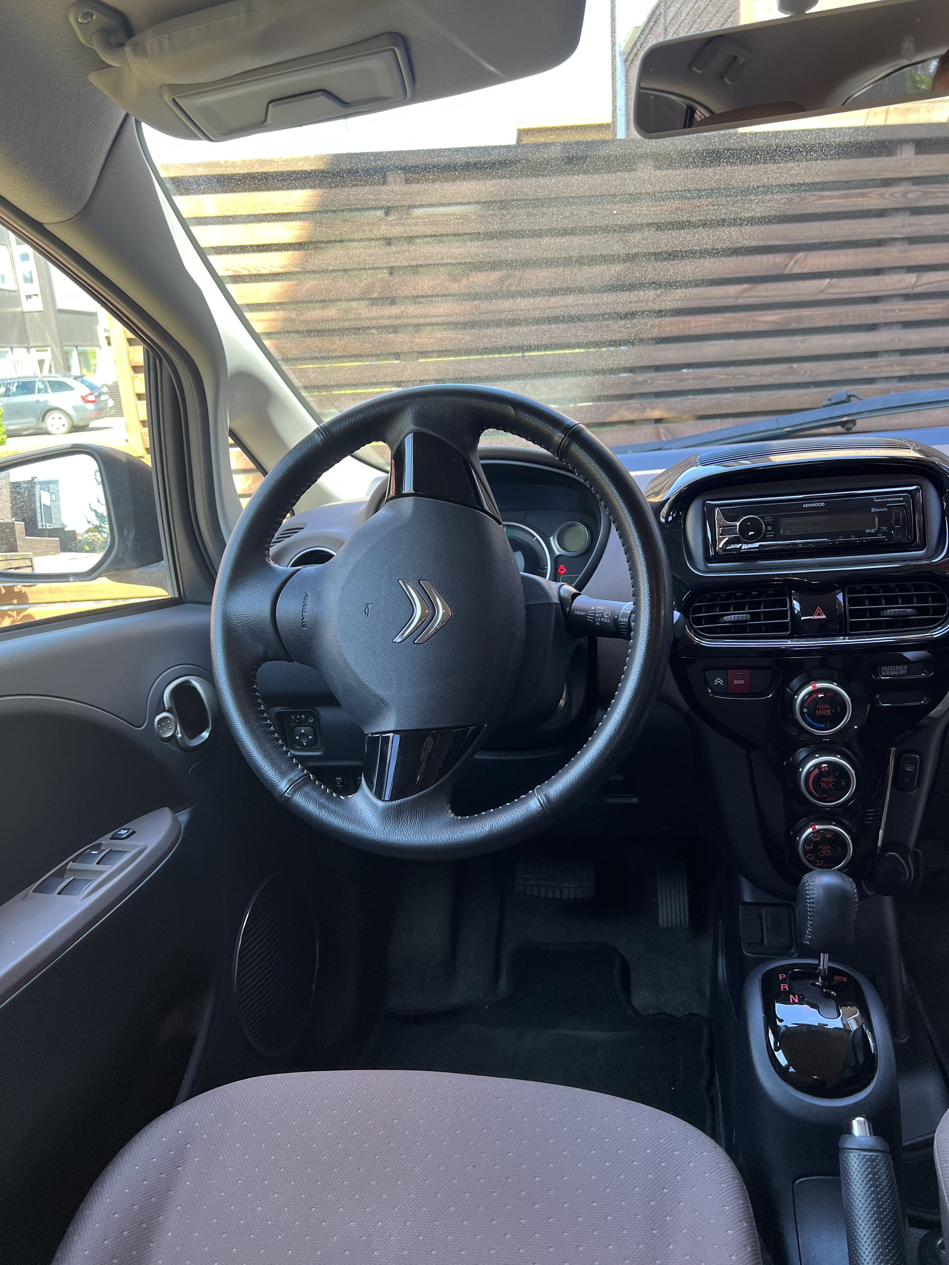 Citroen C-Zero med Babysete