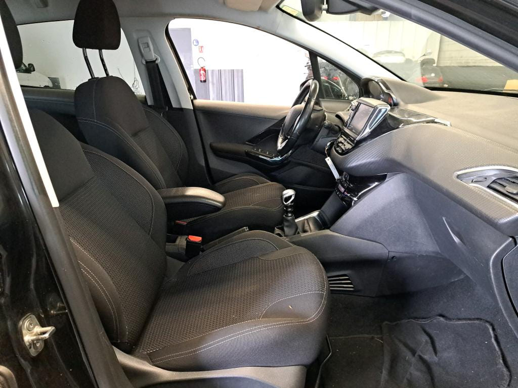 Peugeot 208 avec GPS