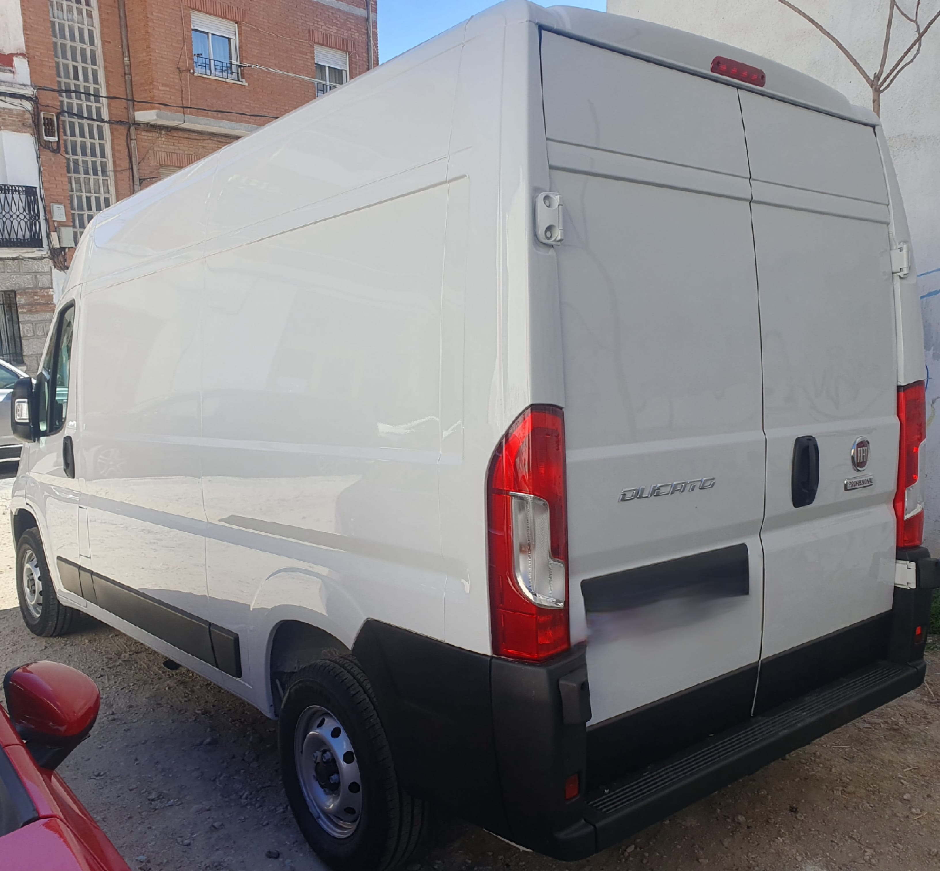 Fiat Ducato Furgoneta nueva, 120 km. De uso. con Control de velocidad