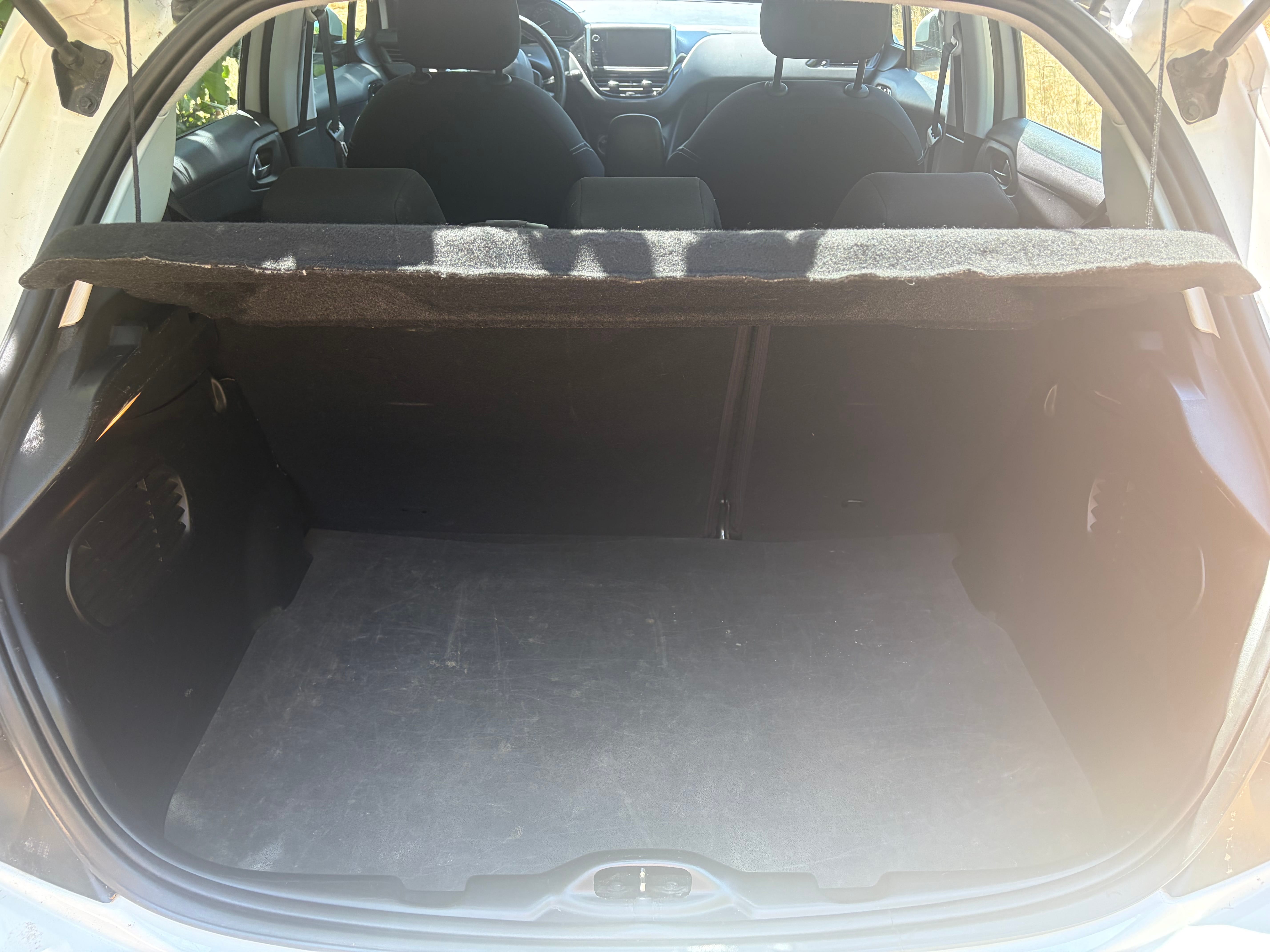 Peugeot 208 avec GPS