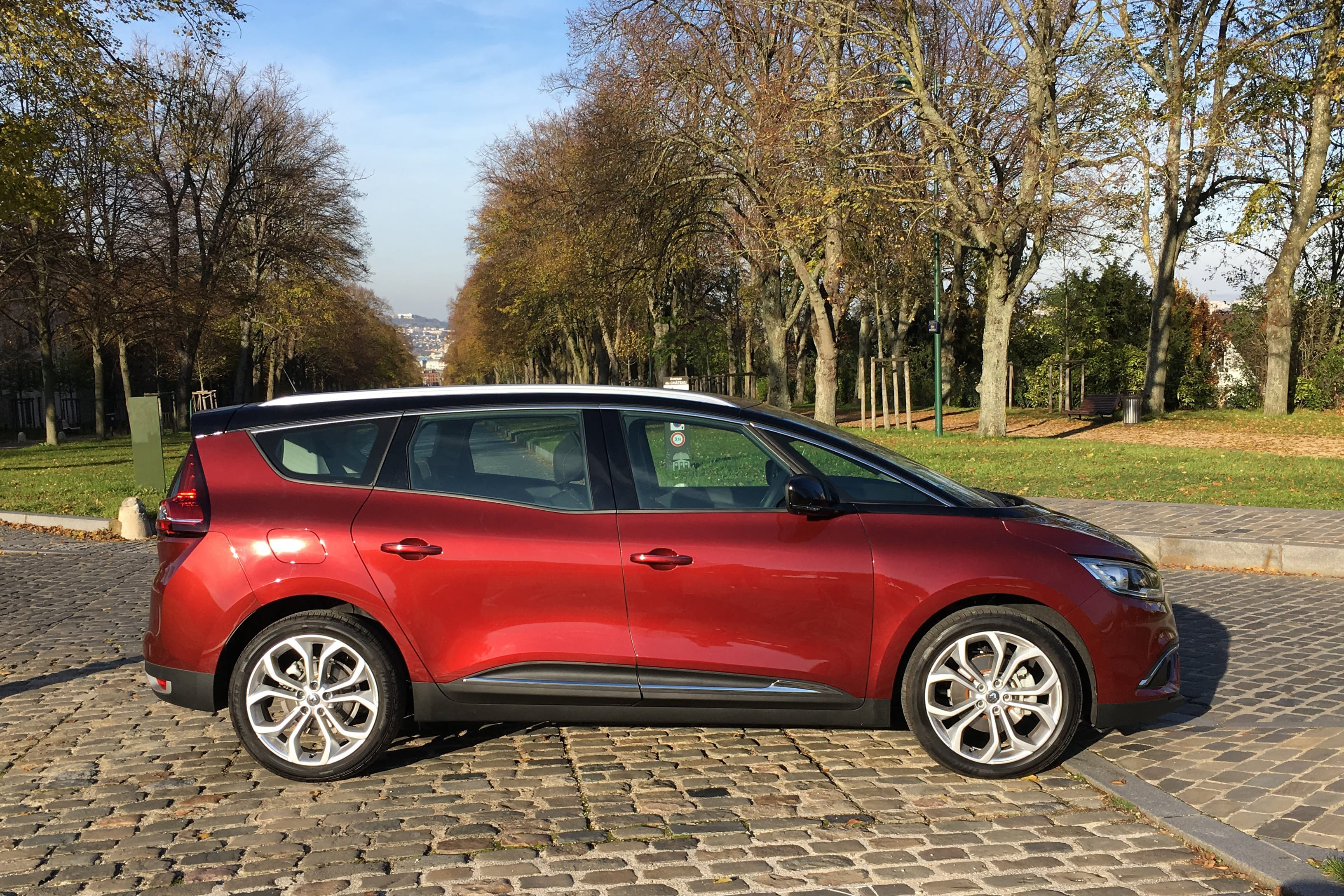 Renault Grand Scenic 4  -  1.7 dCi Limited  7 places avec Climatisation