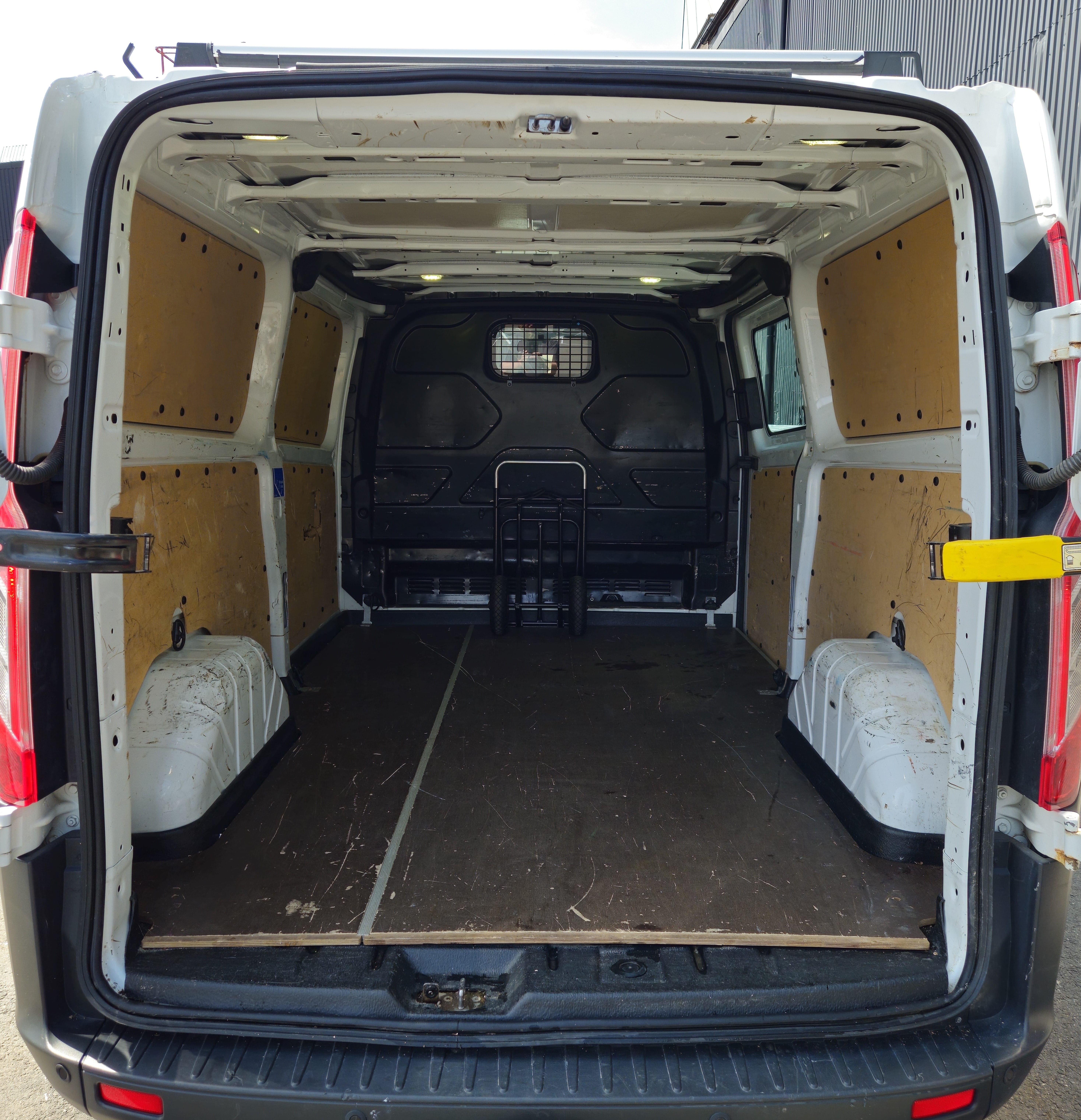 Ford Transit Custom Varebil med egen parkeringsplass. med Lydinngang