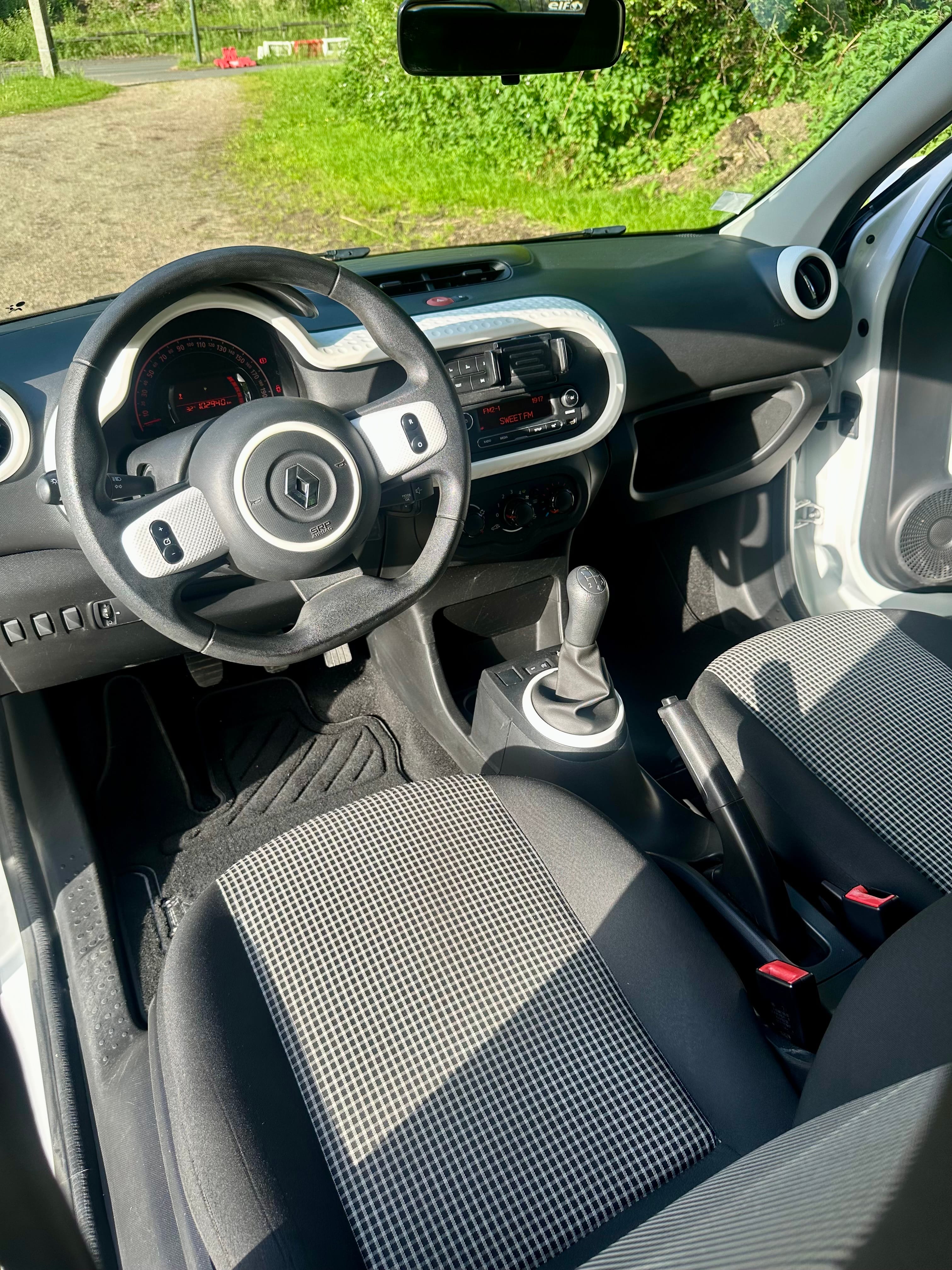Renault Twingo III avec Entrée audio / iPod