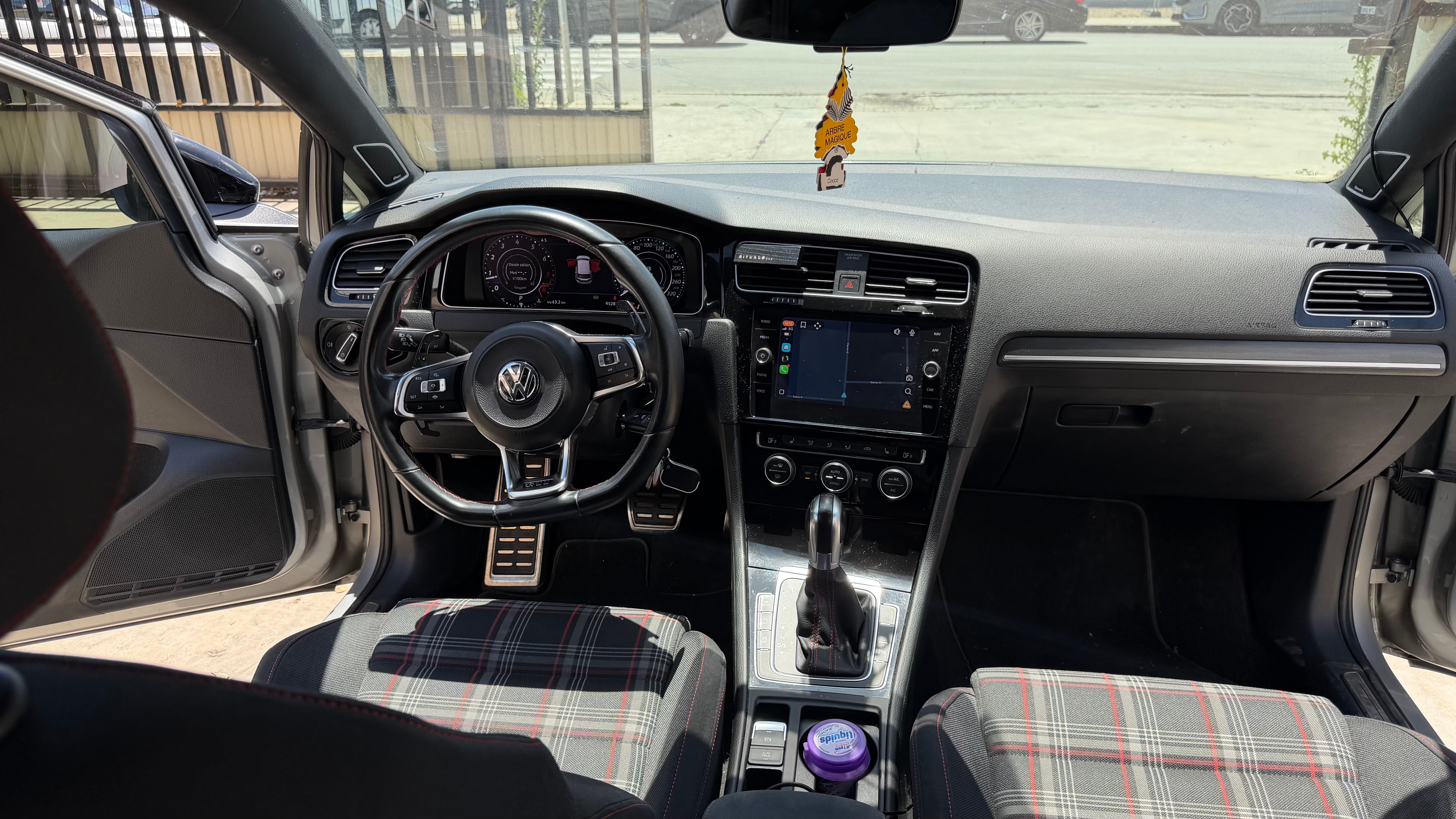 Volkswagen Golf GTI 245cv con GPS