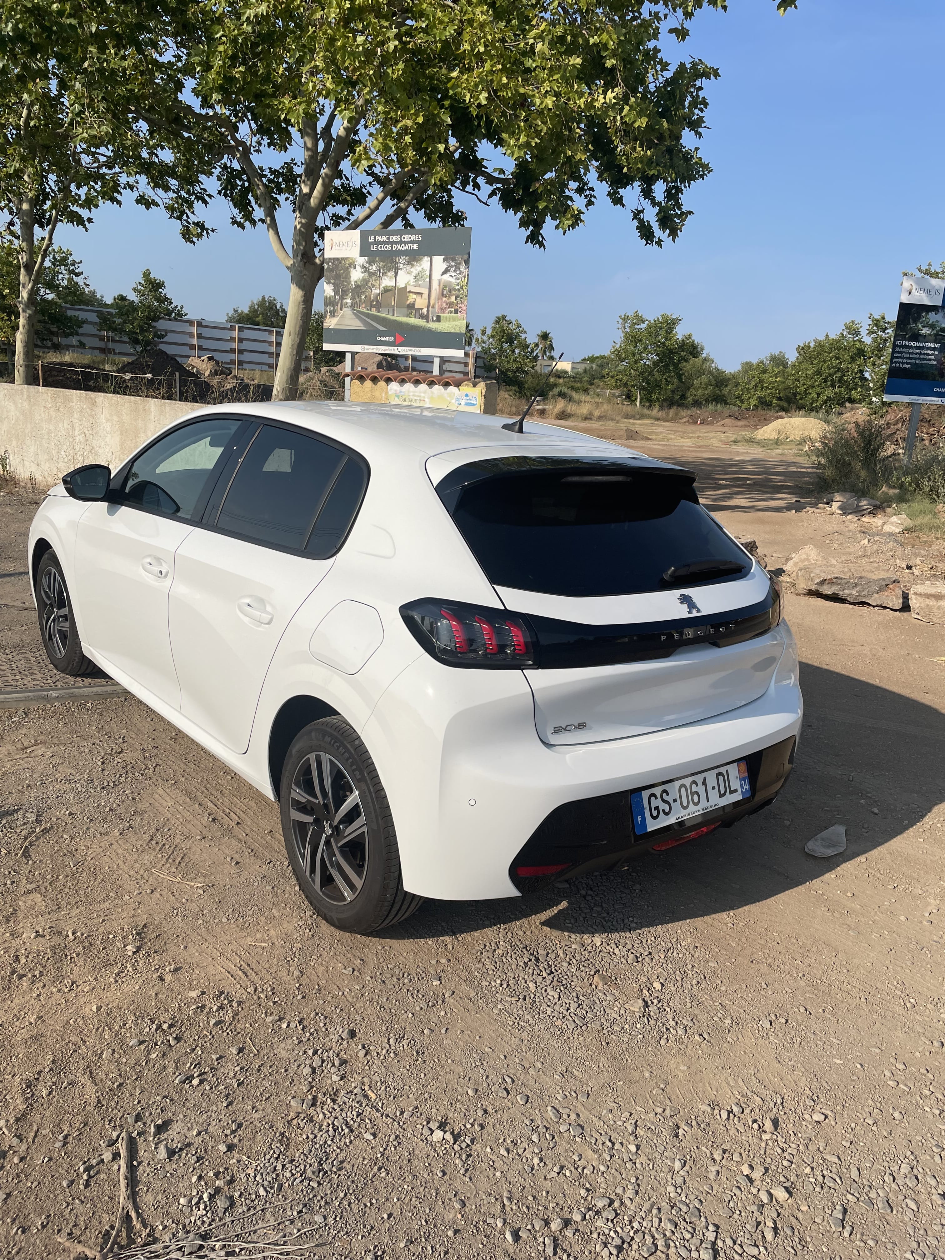 Peugeot 208 avec Dashcam