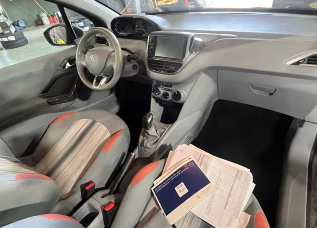 Peugeot 208 avec GPS