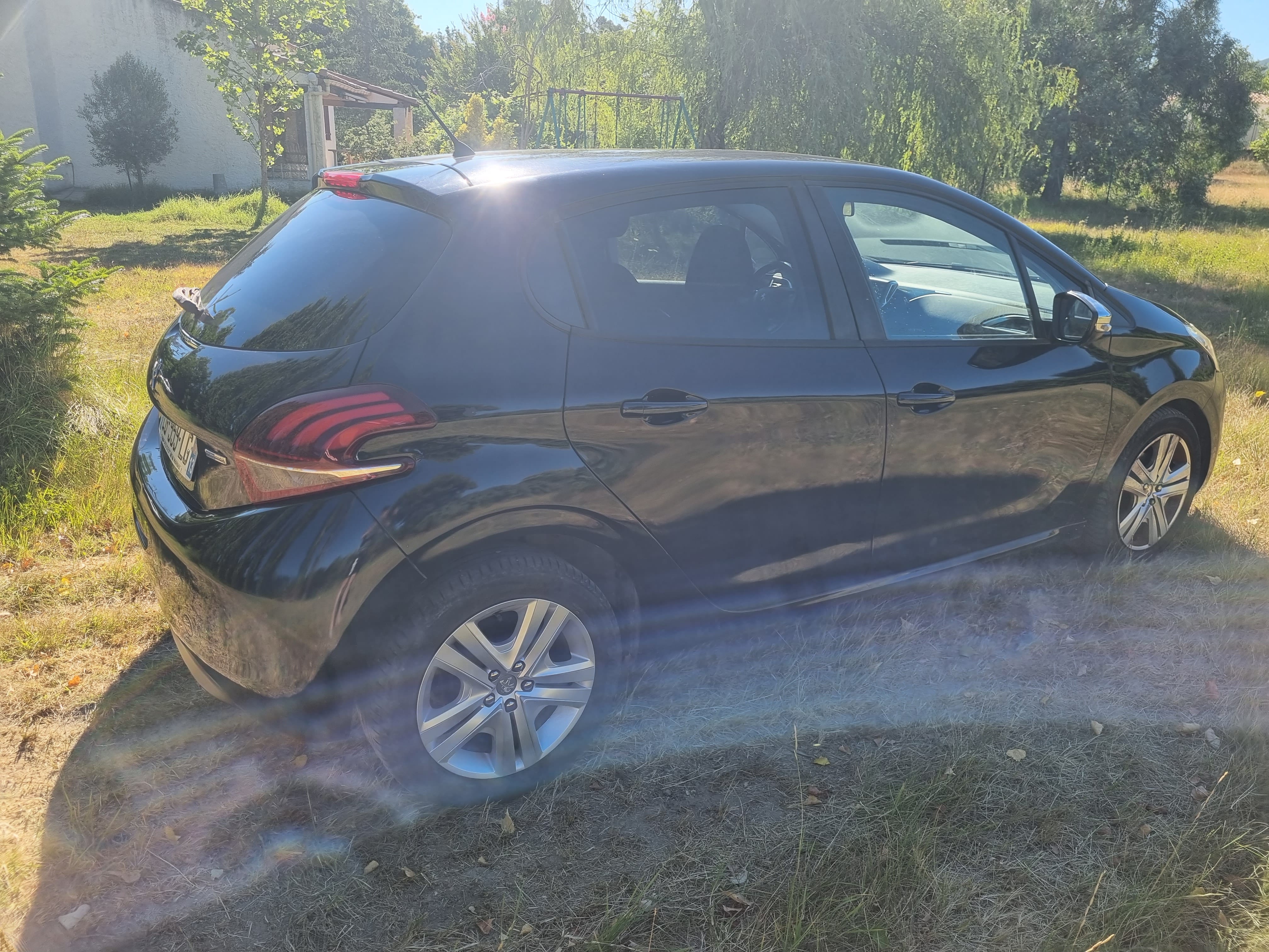Peugeot 208 con Aire acondicionado