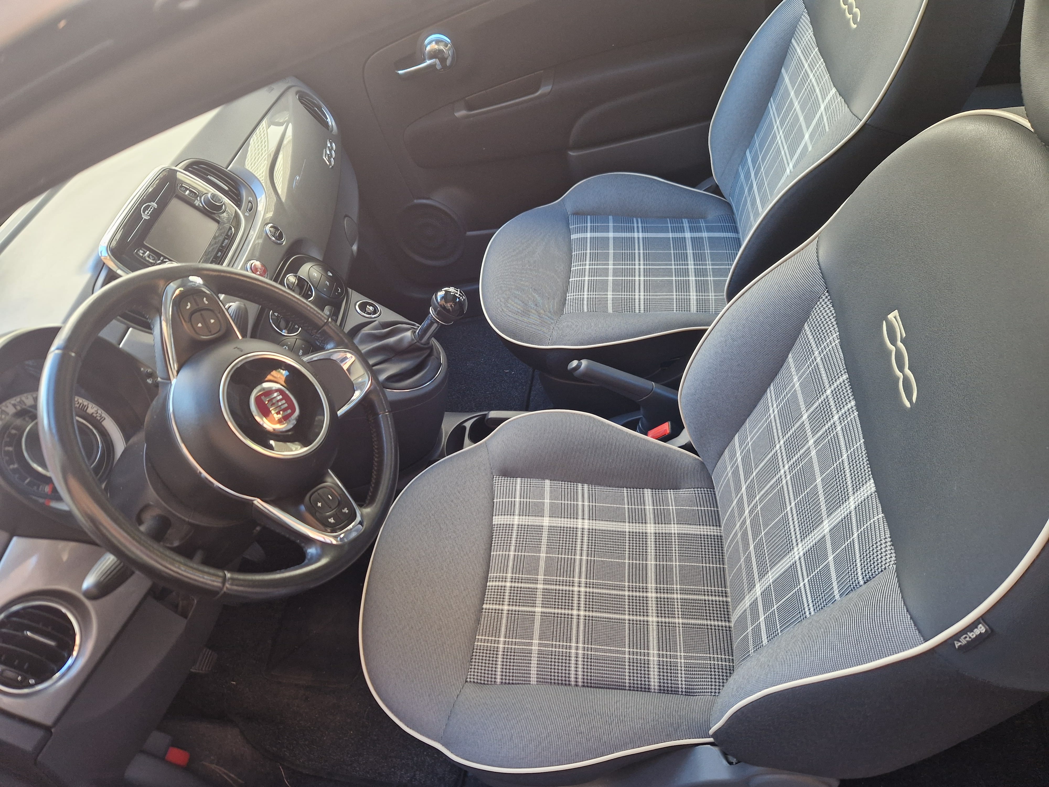 Fiat 500 con Puertos de carga USB