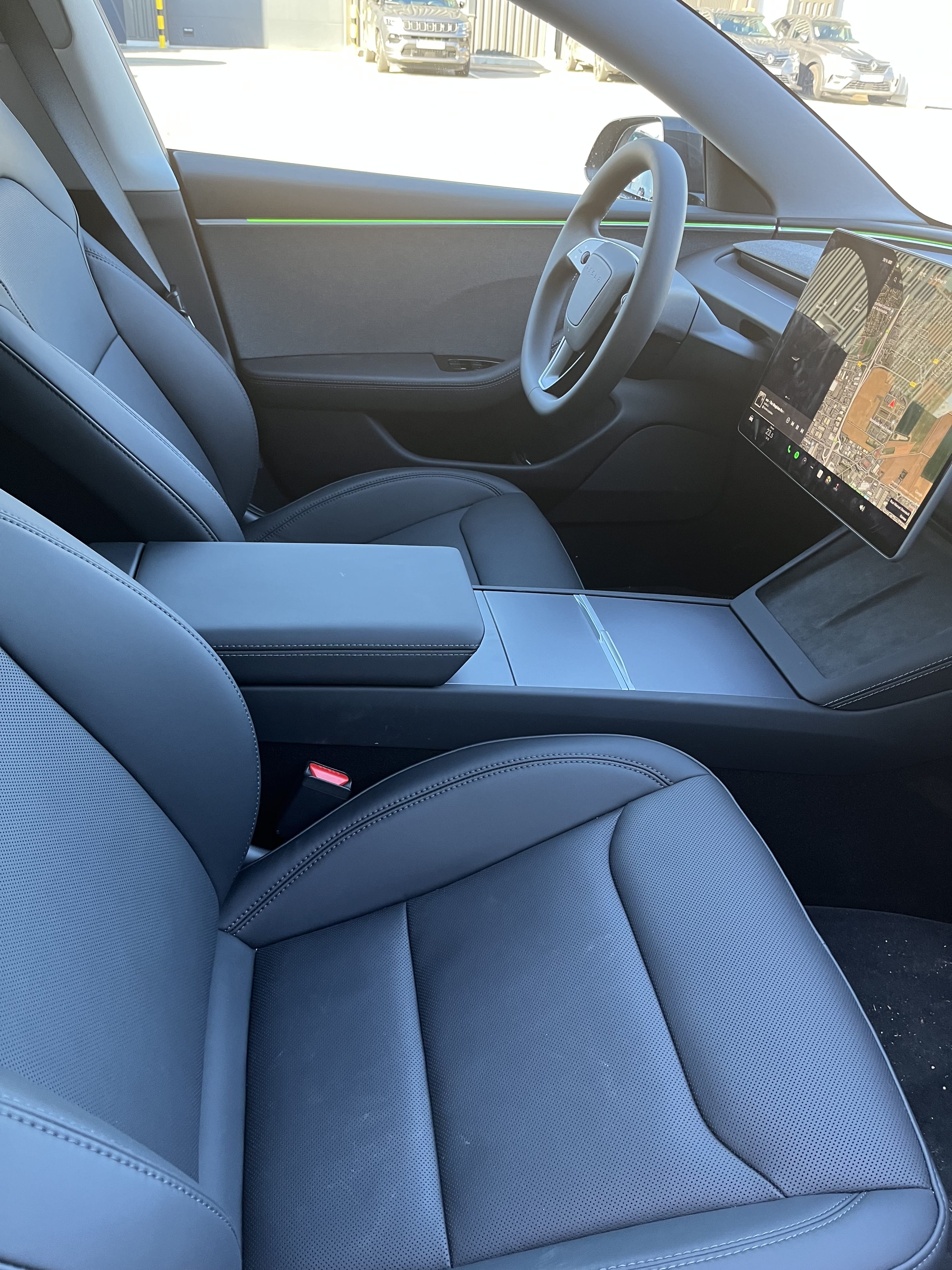 Tesla Model 3 avec Entrée audio / iPod